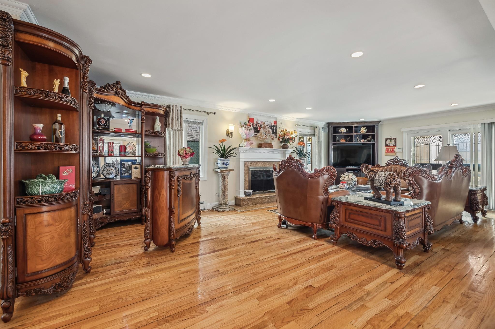 Single Family Riverside  Queens, NY 11357, MLS-852085-7