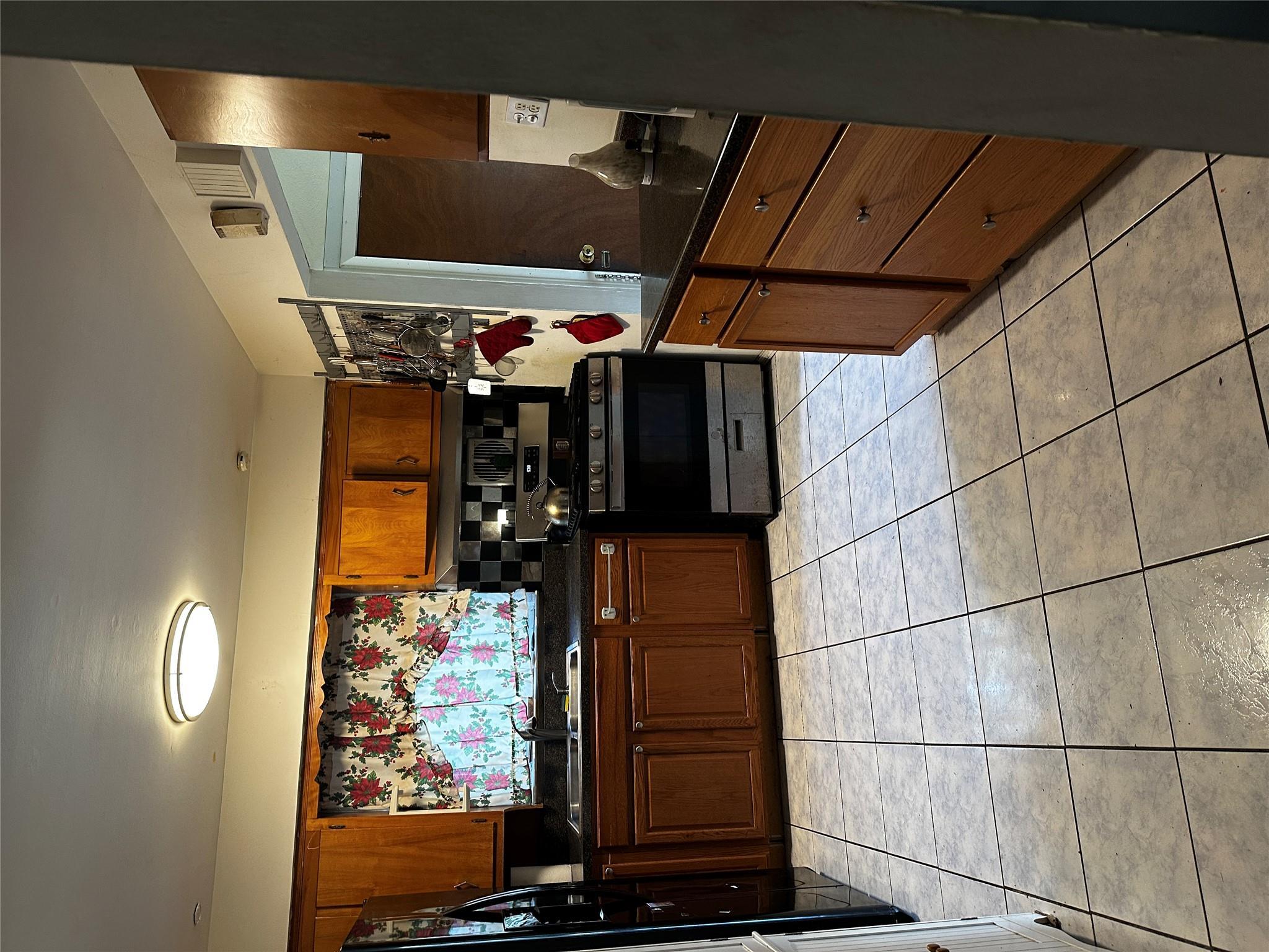 Single Family 147th  Queens, NY 11422, MLS-852101-8