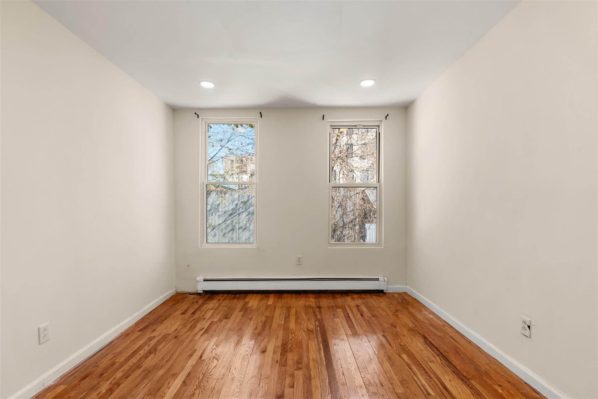 Single Family Park  Bronx, NY 10457, MLS-852183-10