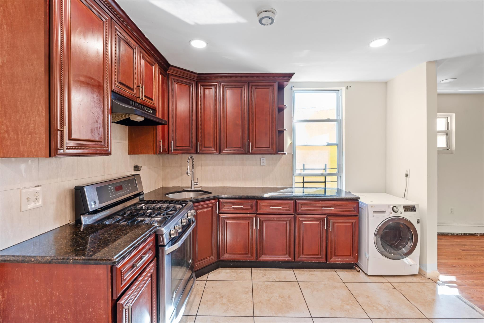 Single Family Park  Bronx, NY 10457, MLS-852183-5