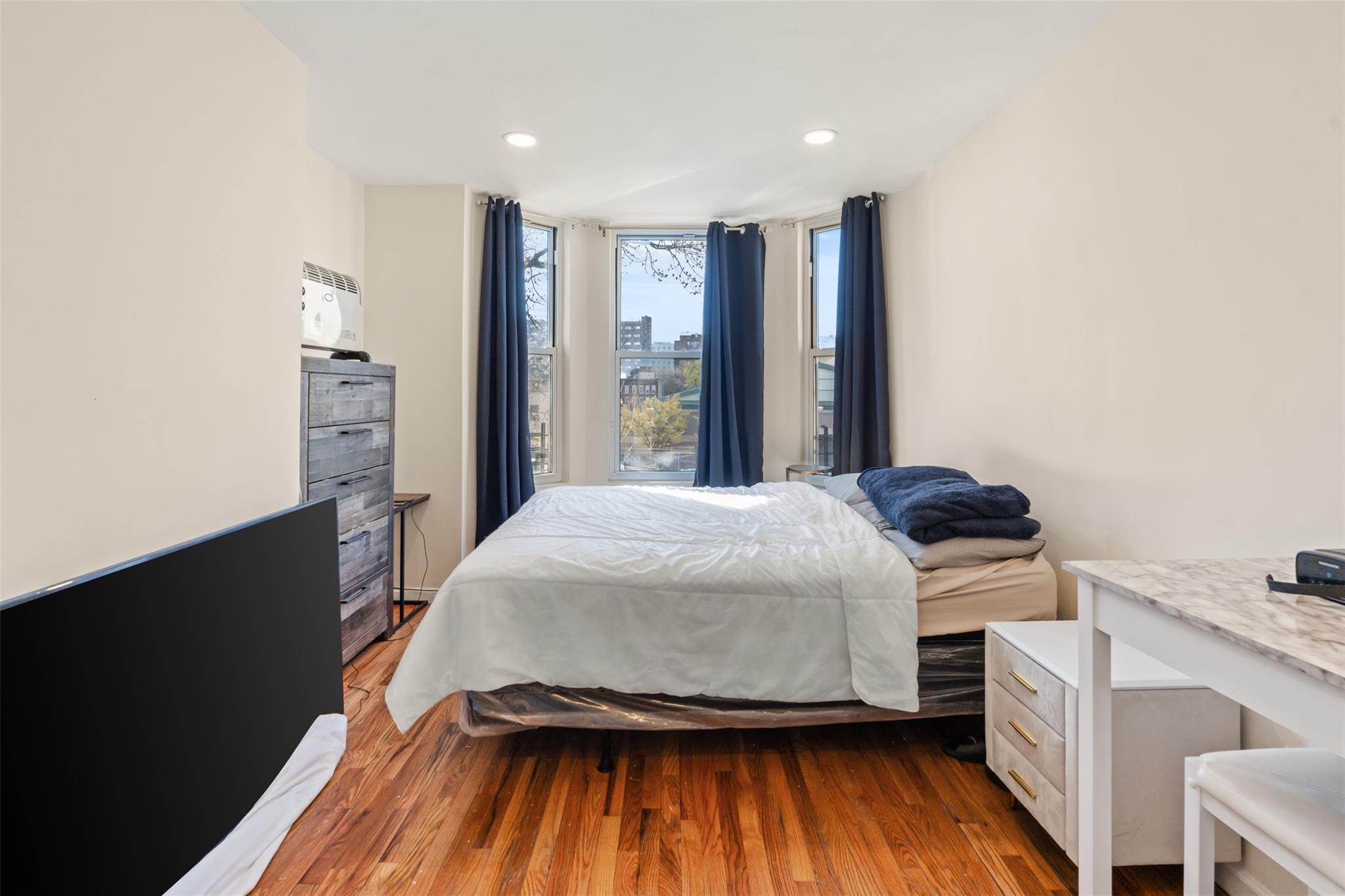 Single Family Park  Bronx, NY 10457, MLS-852183-7