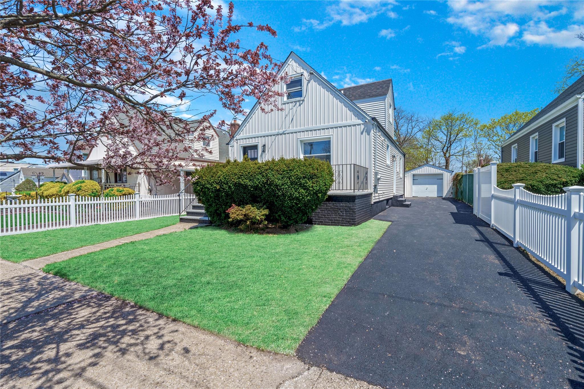 Single Family Mott Ave  Queens, NY 11691, MLS-852315-2