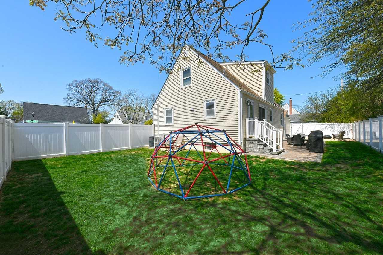 Single Family Maeder  Nassau County, NY 11566, MLS-852391-27