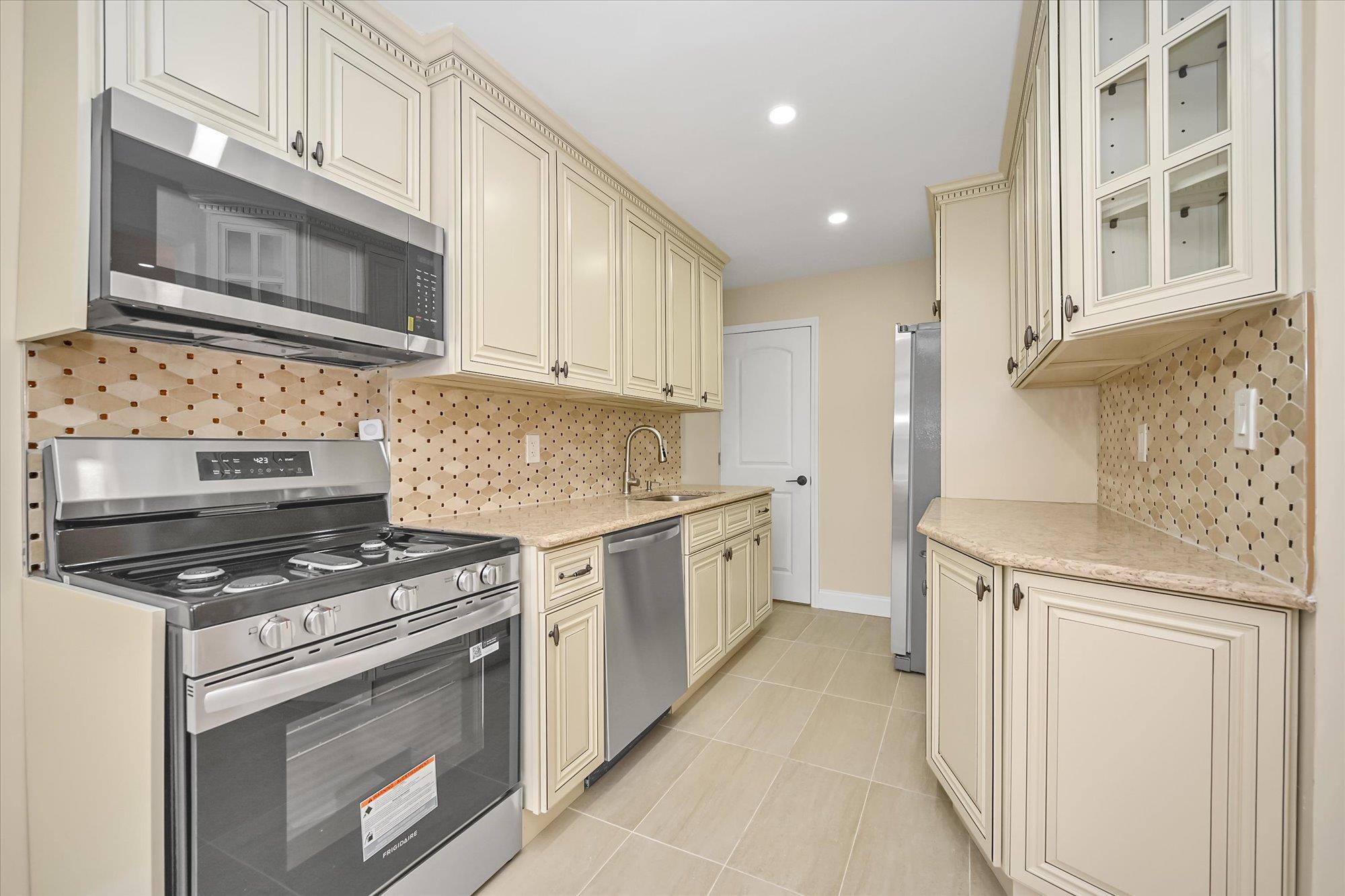 Single Family 225th  Queens, NY 11413, MLS-852393-7