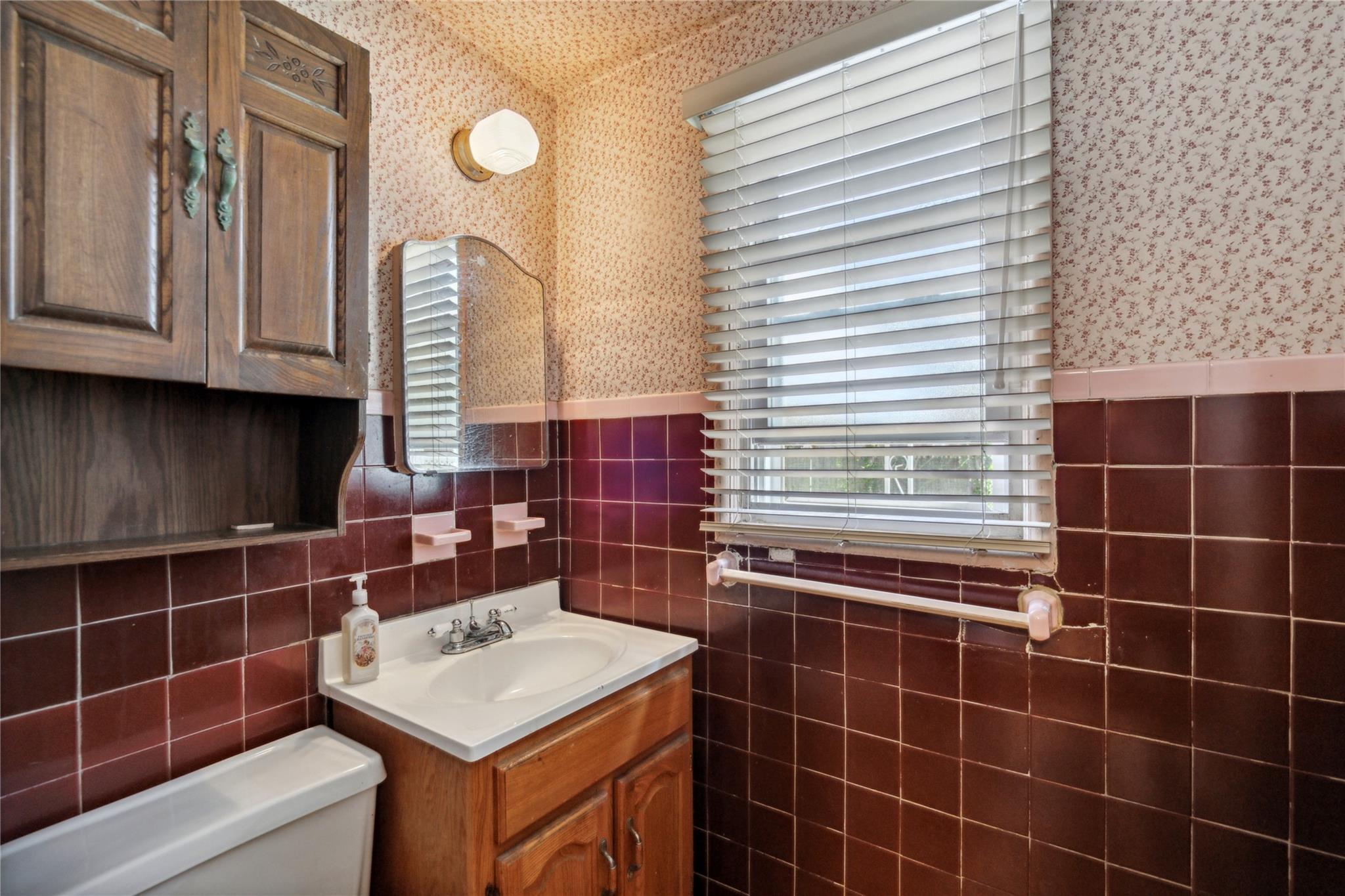 Single Family Emily  Nassau County, NY 11003, MLS-852394-10