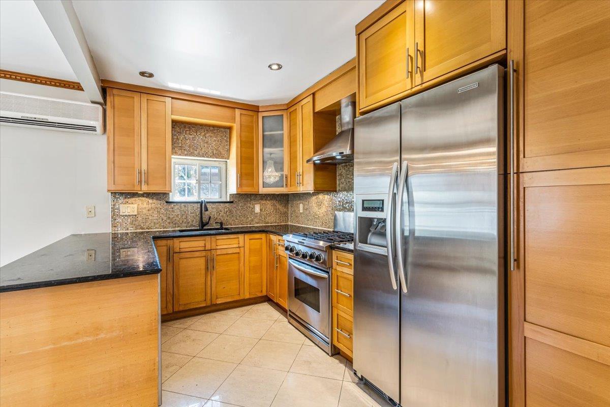 Single Family 48th  Queens, NY 11105, MLS-852422-12