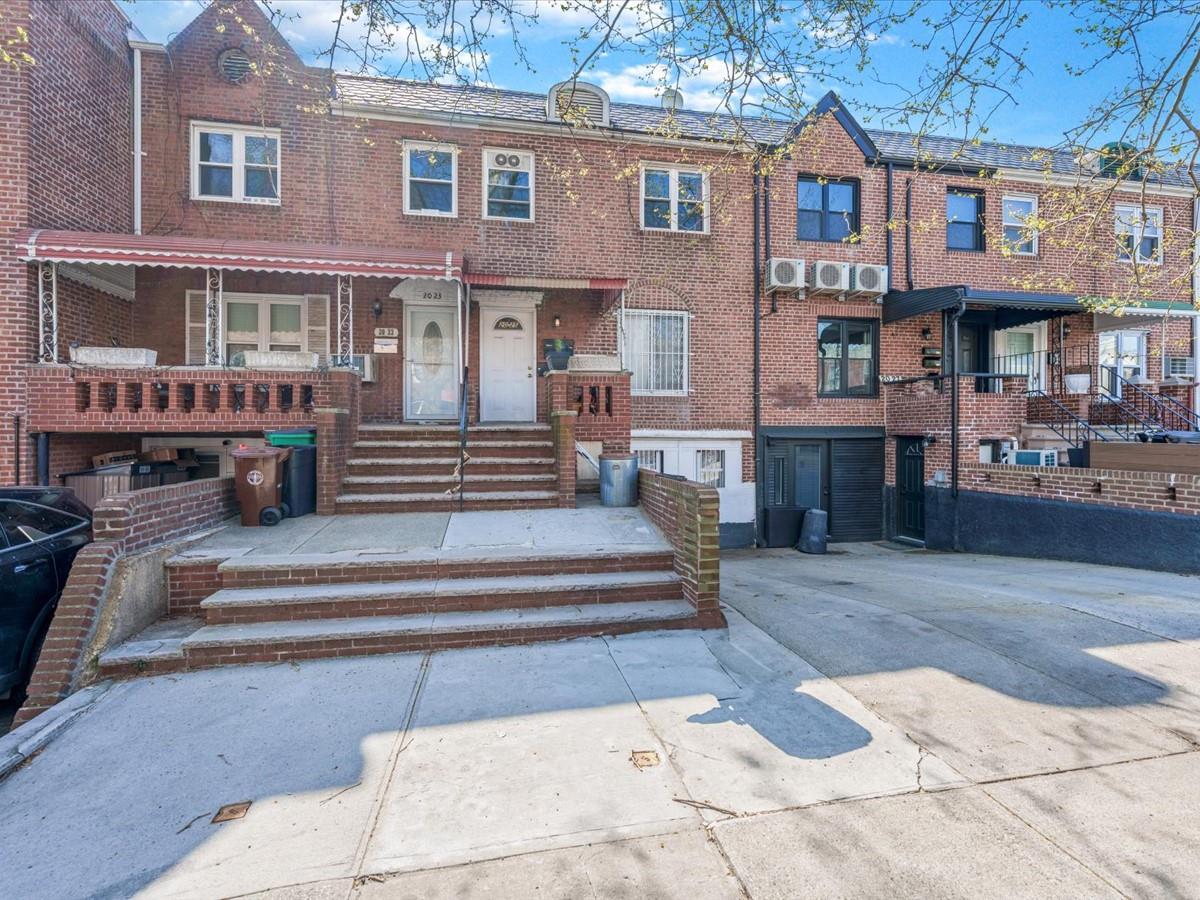 Single Family 26th  Queens, NY 11105, MLS-852424-28