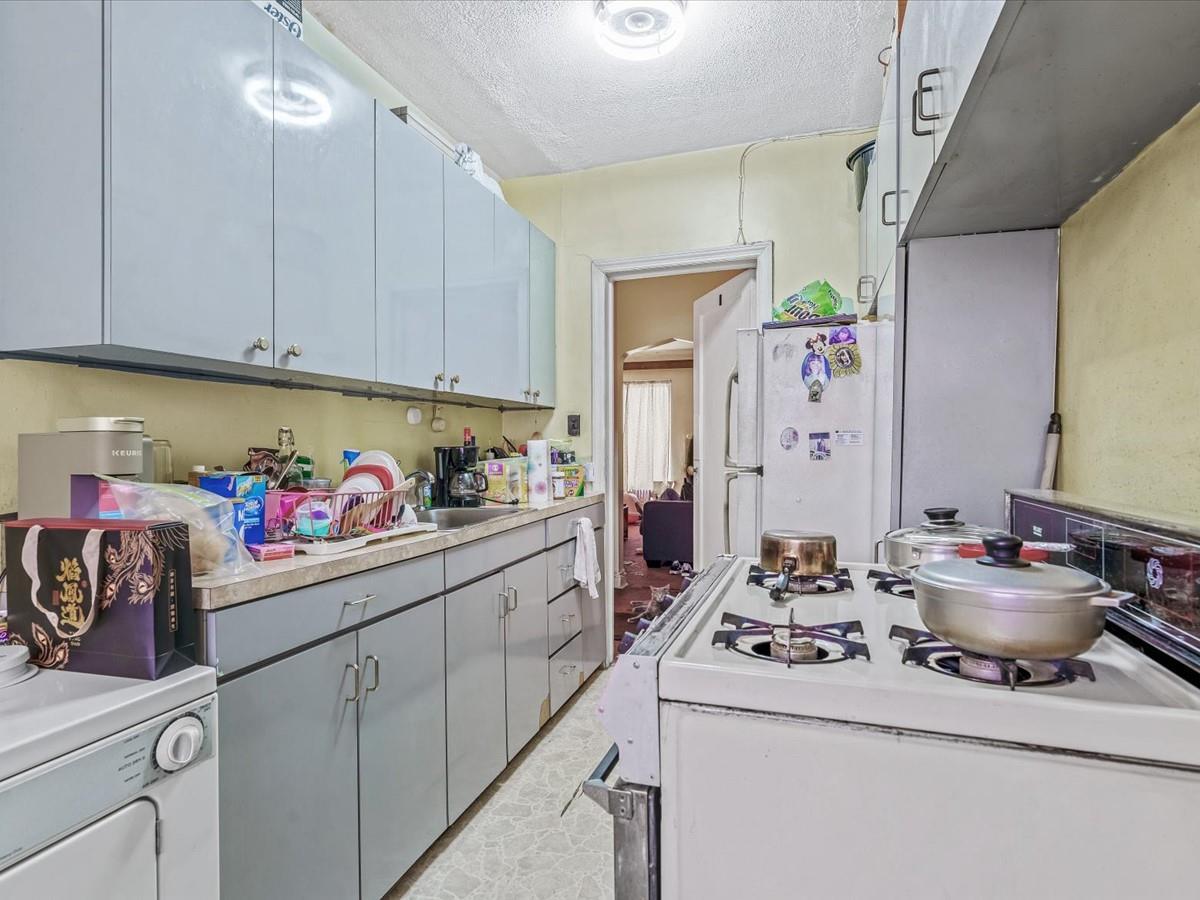 Single Family 26th  Queens, NY 11105, MLS-852424-3