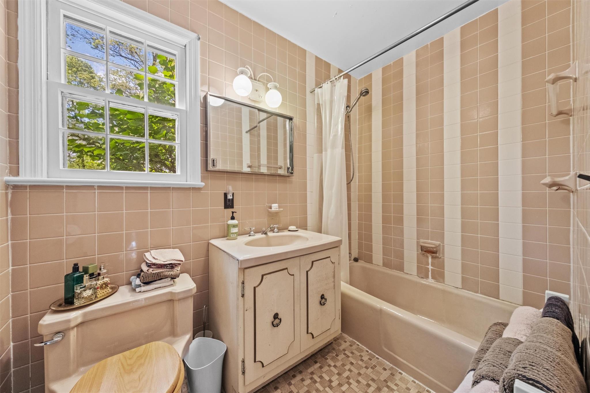 Single Family Hunterbrook  Westchester County, NY 10598, MLS-852428-23