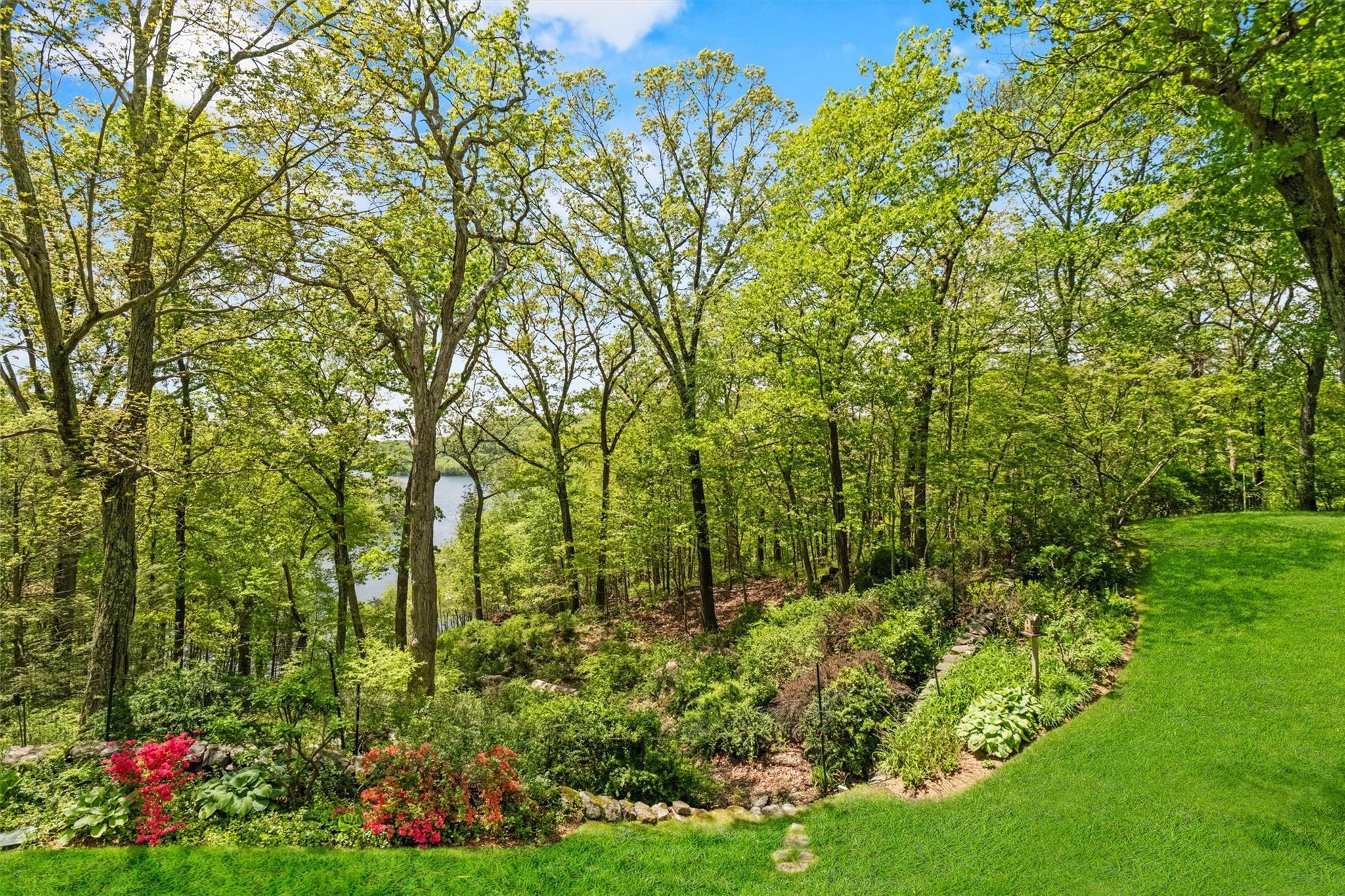 Single Family Hunterbrook  Westchester County, NY 10598, MLS-852428-25