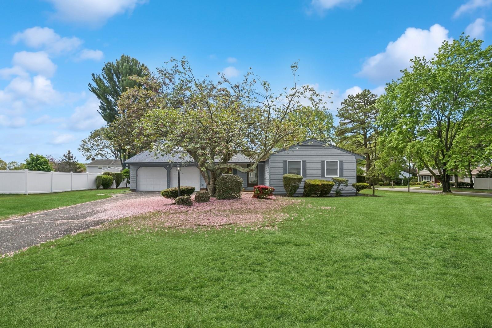 Single Family Milburn  Suffolk County, NY 11720, MLS-852431-4