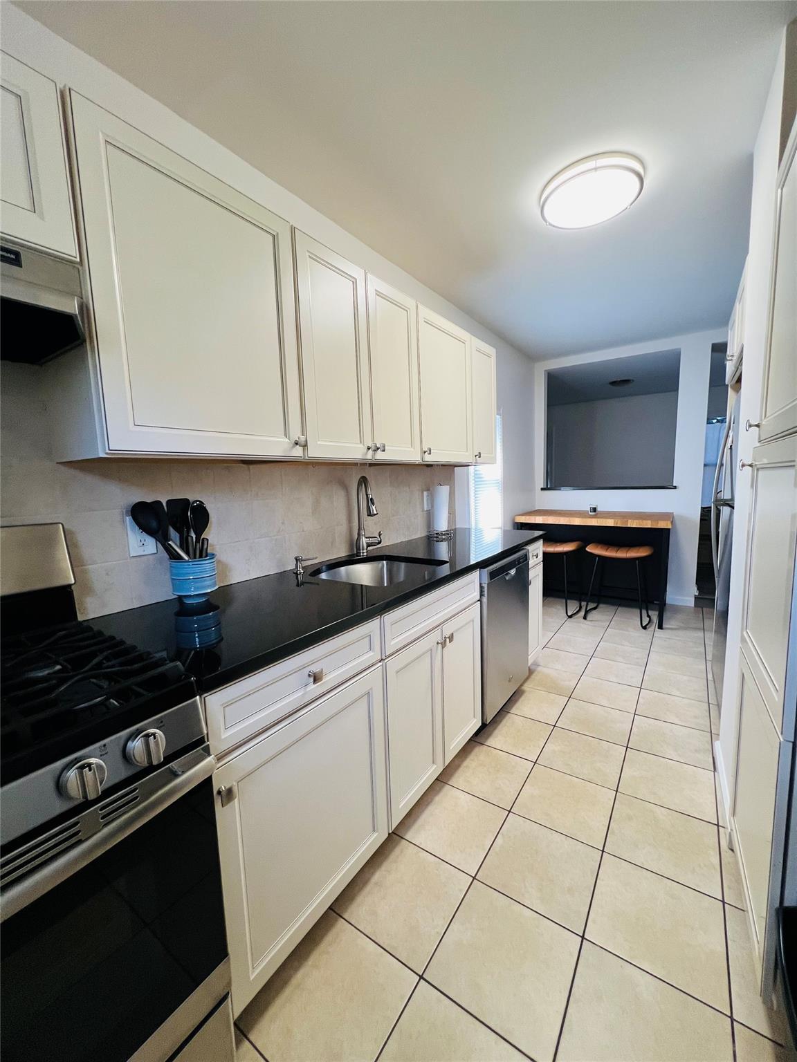 Single Family Main  Rockland County, NY 10923, MLS-852457-15