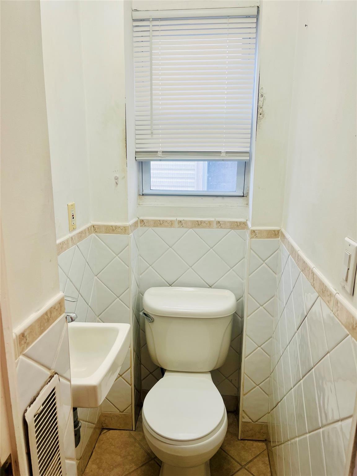 Single Family 246th  Nassau County, NY 11001, MLS-852461-11