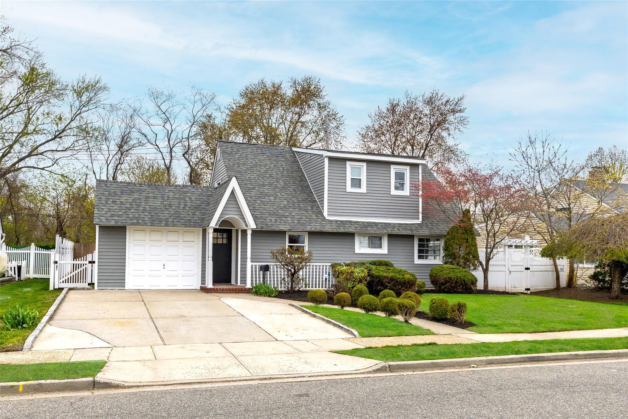 Single Family Tiptop  Nassau County, NY 11801, MLS-852499-2