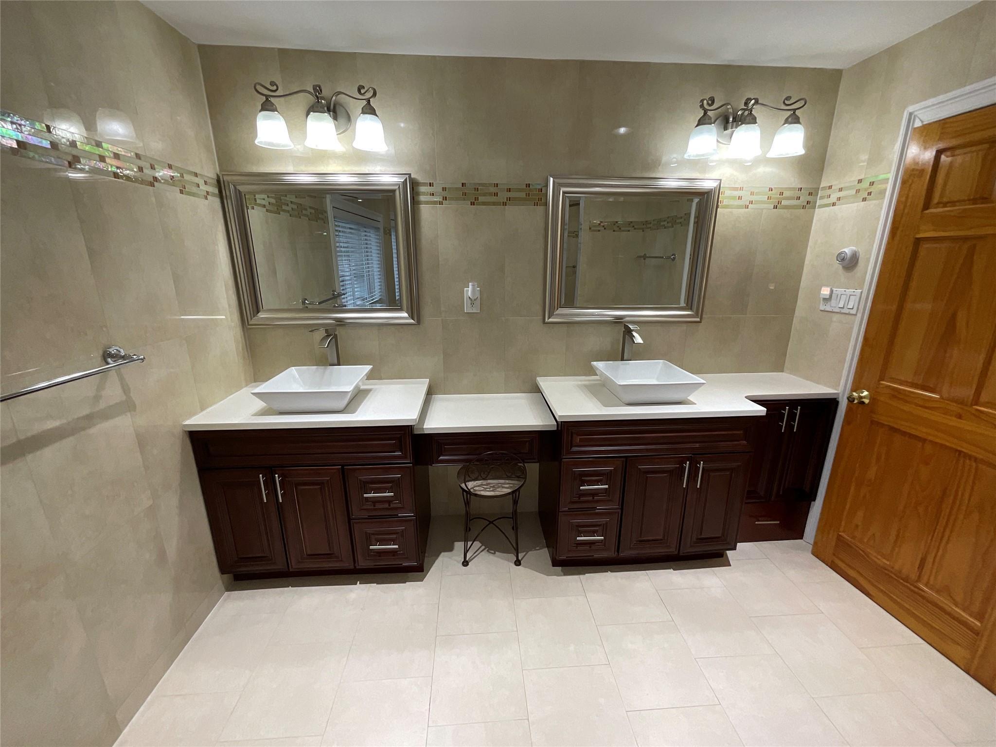 Single Family Old Britton  Nassau County, NY 11710, MLS-852508-32