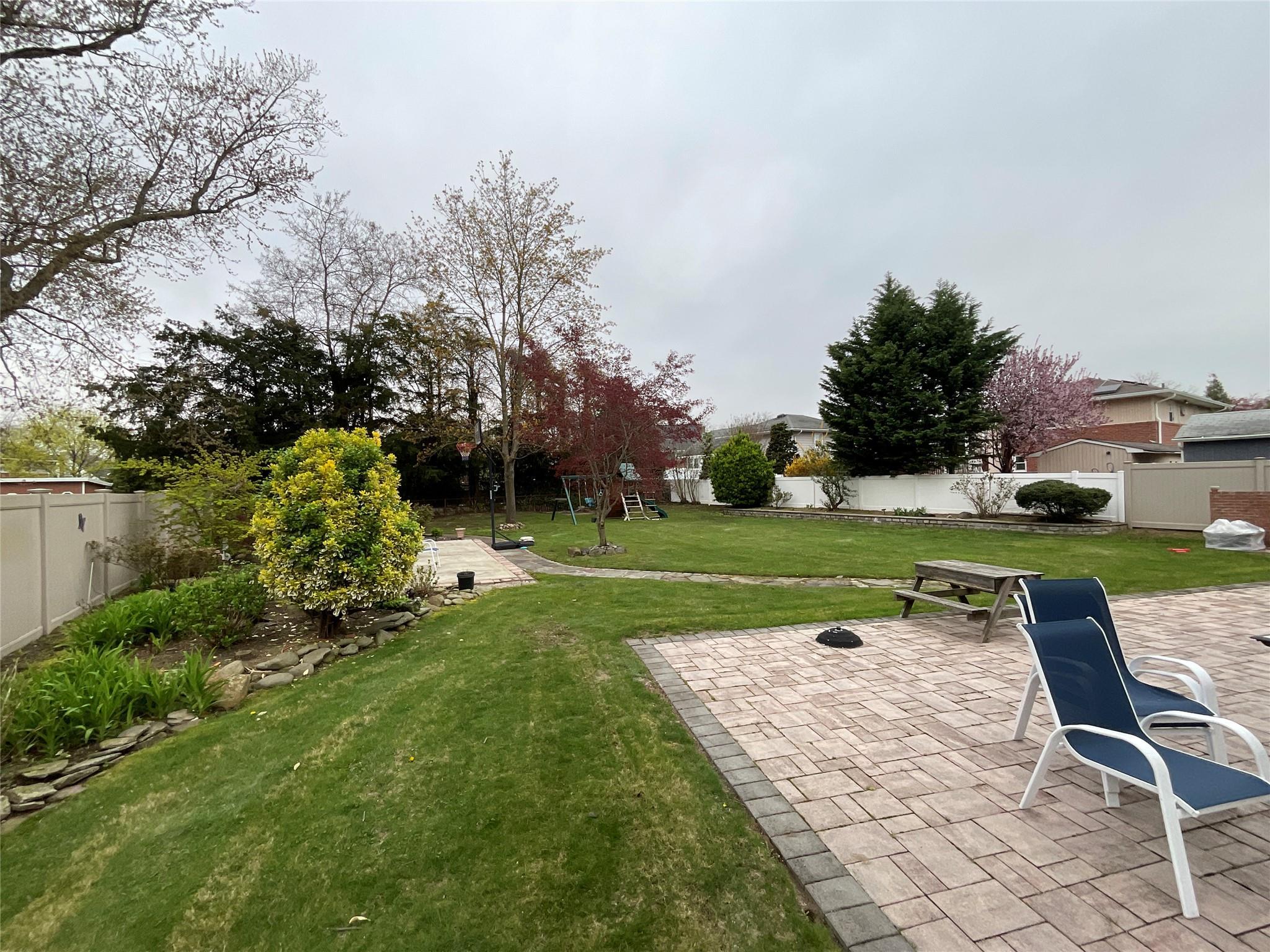 Single Family Old Britton  Nassau County, NY 11710, MLS-852508-37