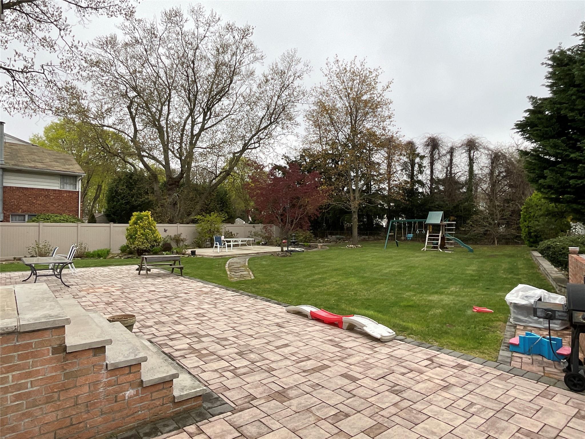Single Family Old Britton  Nassau County, NY 11710, MLS-852508-38