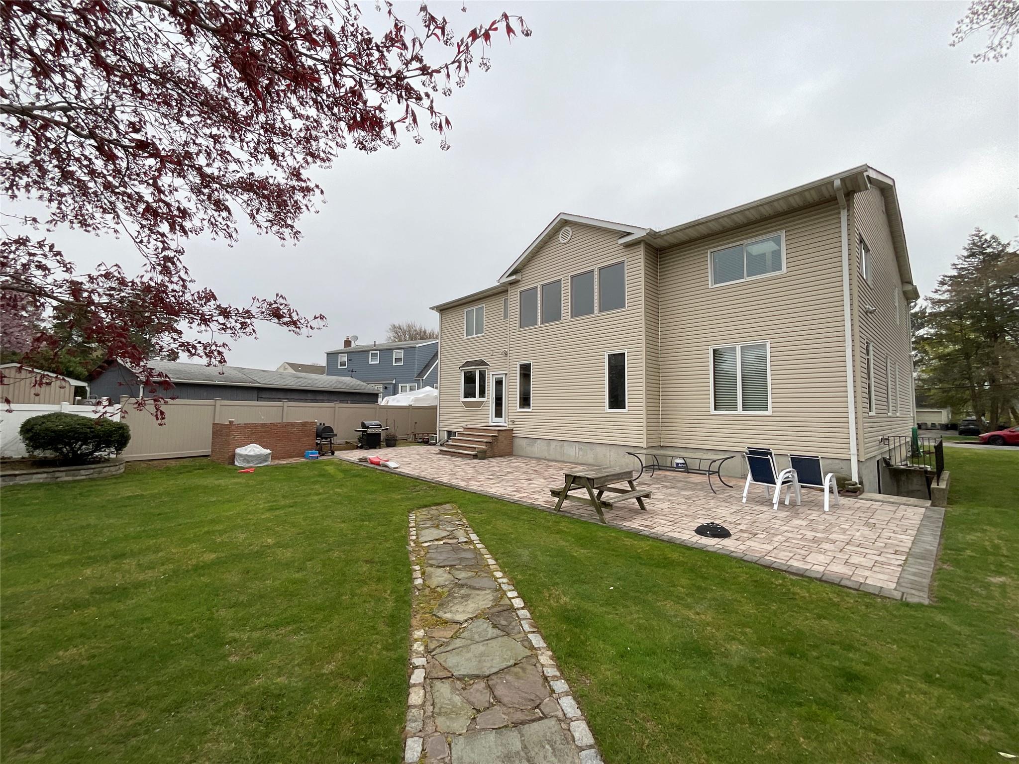 Single Family Old Britton  Nassau County, NY 11710, MLS-852508-39