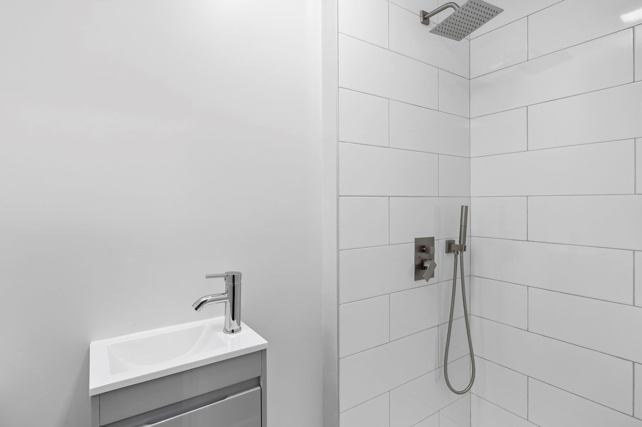 Single Family Tenbroeck  Bronx, NY 10469, MLS-852547-24