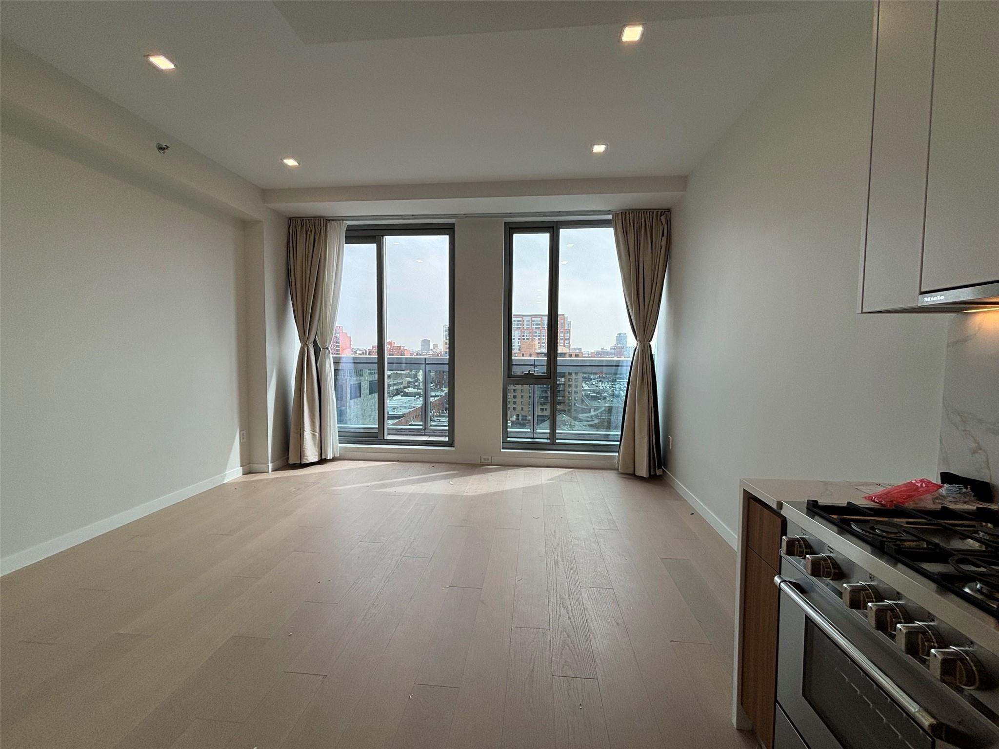 Apartment Leavitt  Queens, NY 11354, MLS-852581-2