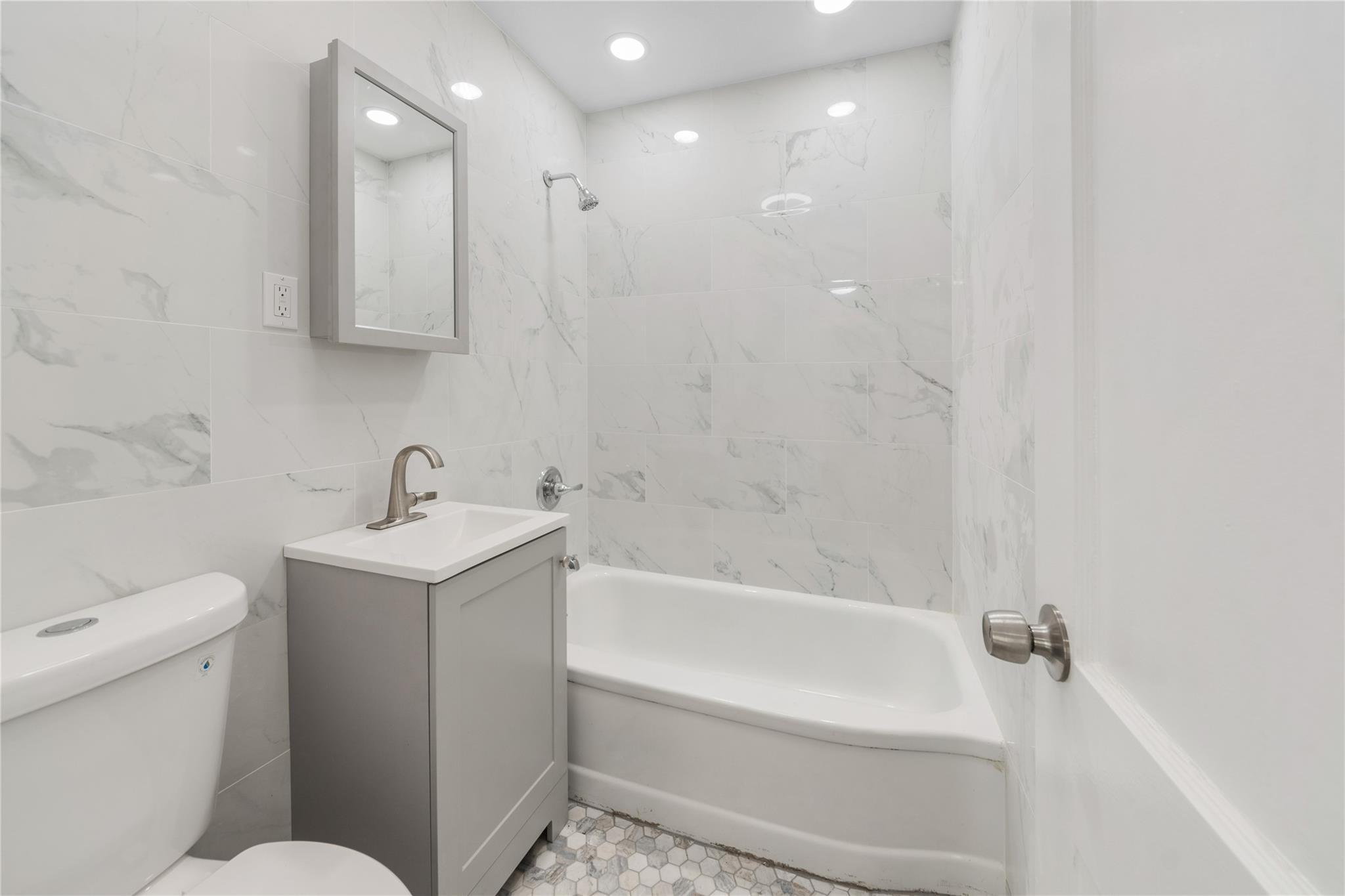 Single Family Courter  Westchester County, NY 10705, MLS-852590-16