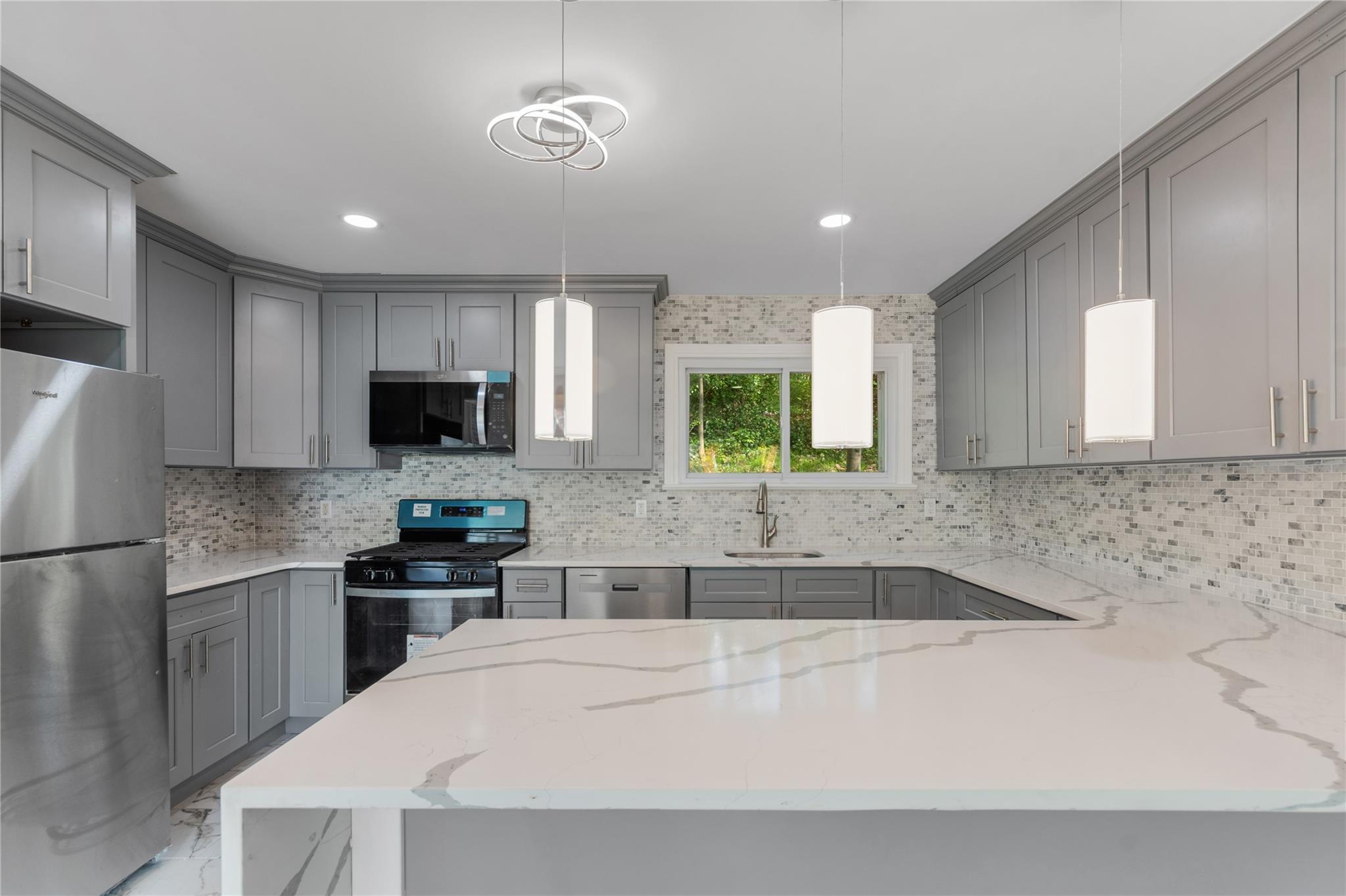 Single Family Courter  Westchester County, NY 10705, MLS-852590-6