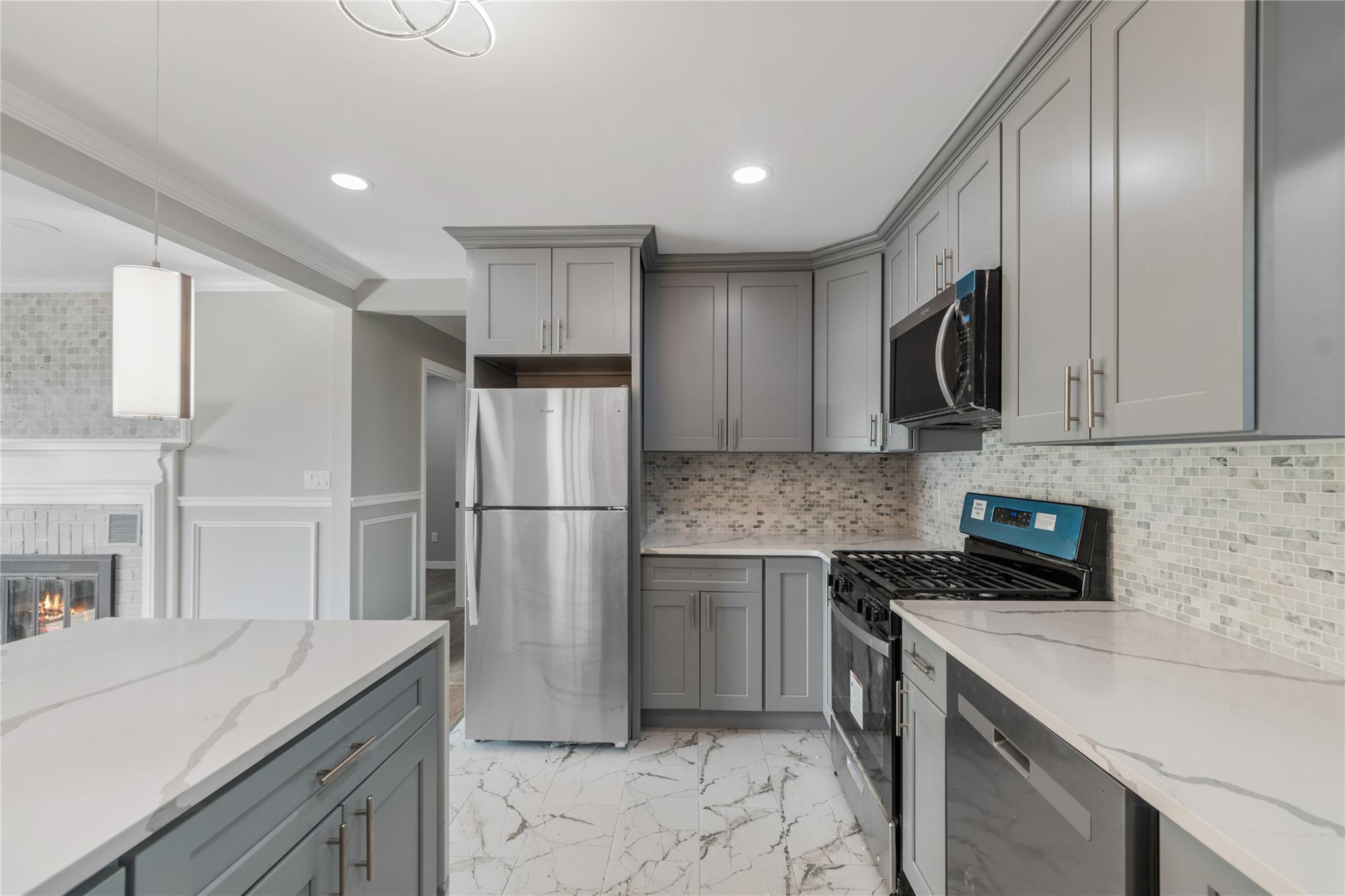 Single Family Courter  Westchester County, NY 10705, MLS-852590-8