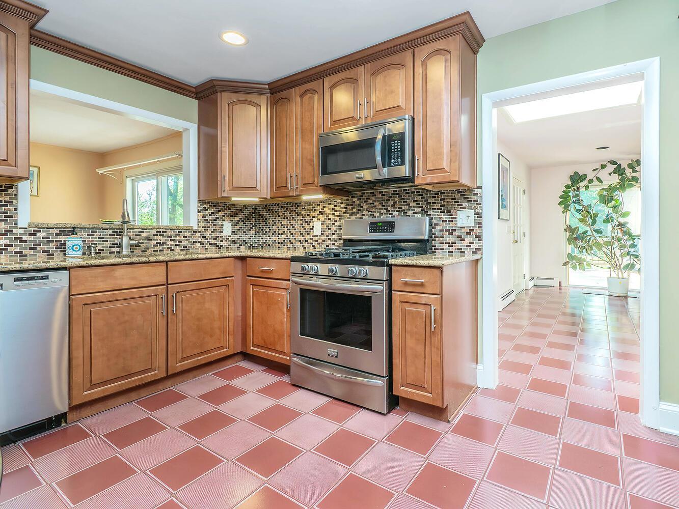 Single Family Stonytown  Nassau County, NY 11030, MLS-852594-10