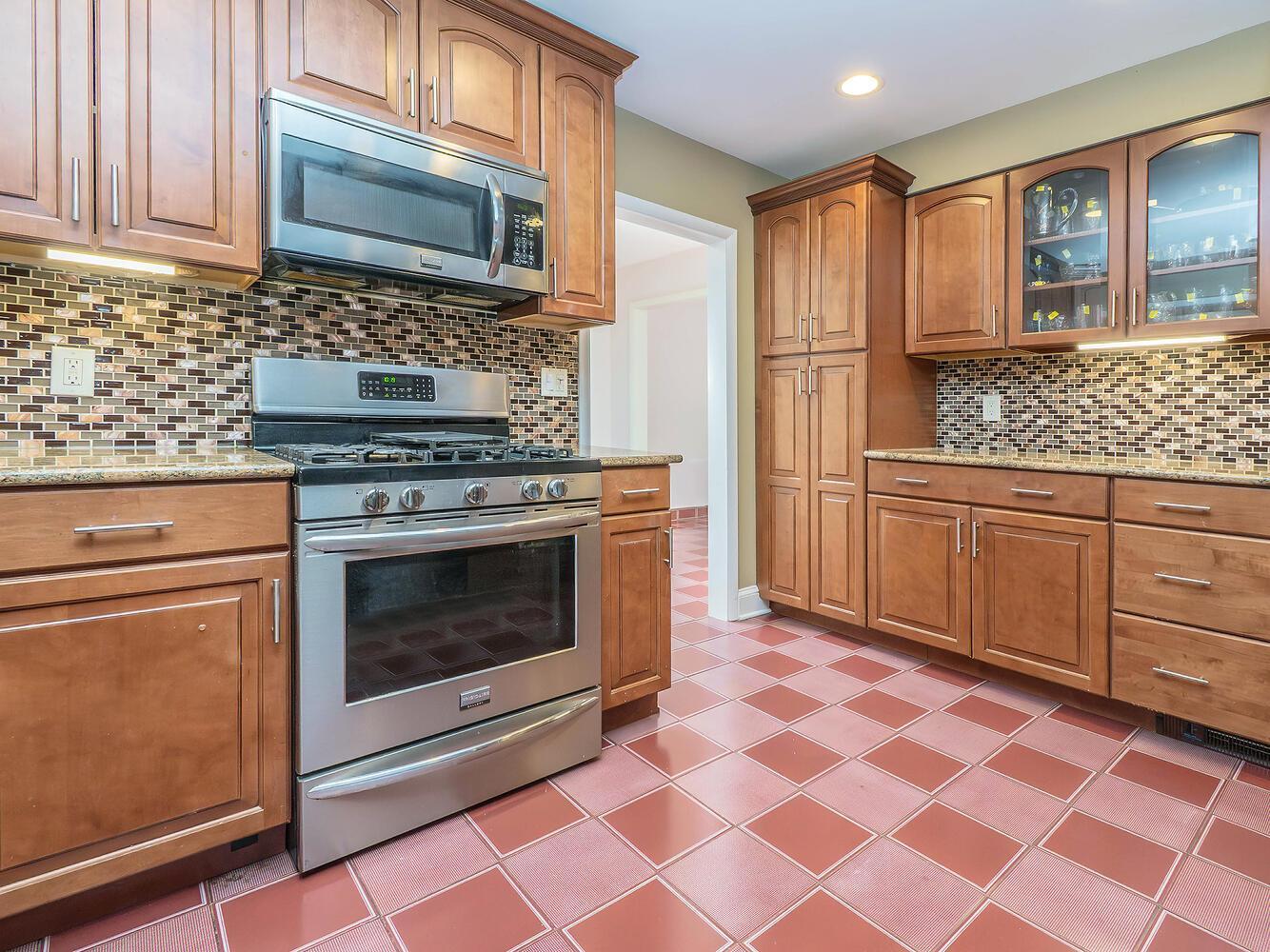 Single Family Stonytown  Nassau County, NY 11030, MLS-852594-11
