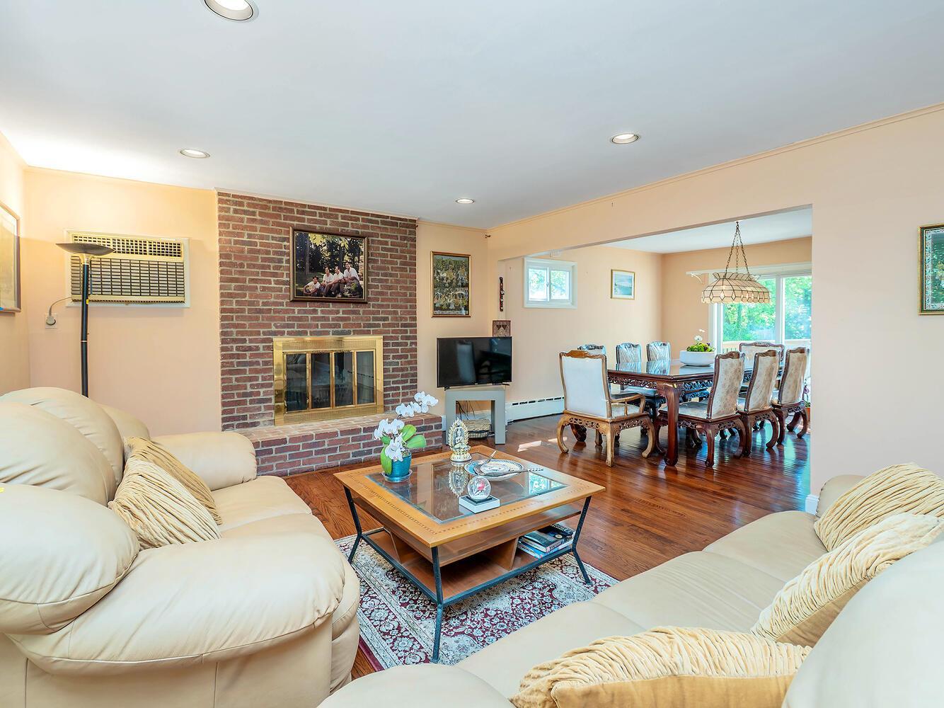 Single Family Stonytown  Nassau County, NY 11030, MLS-852594-16
