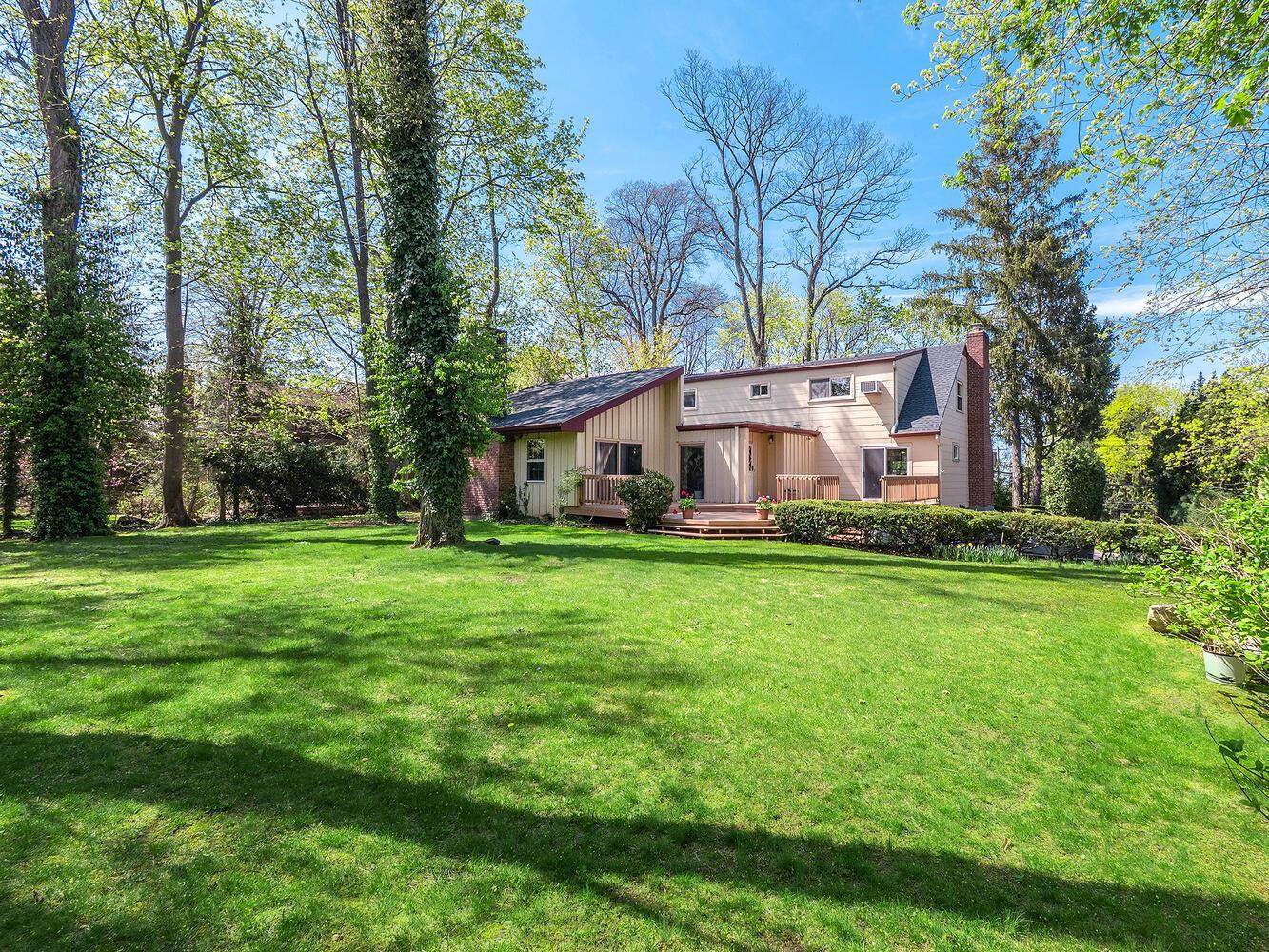 Single Family Stonytown  Nassau County, NY 11030, MLS-852594-25