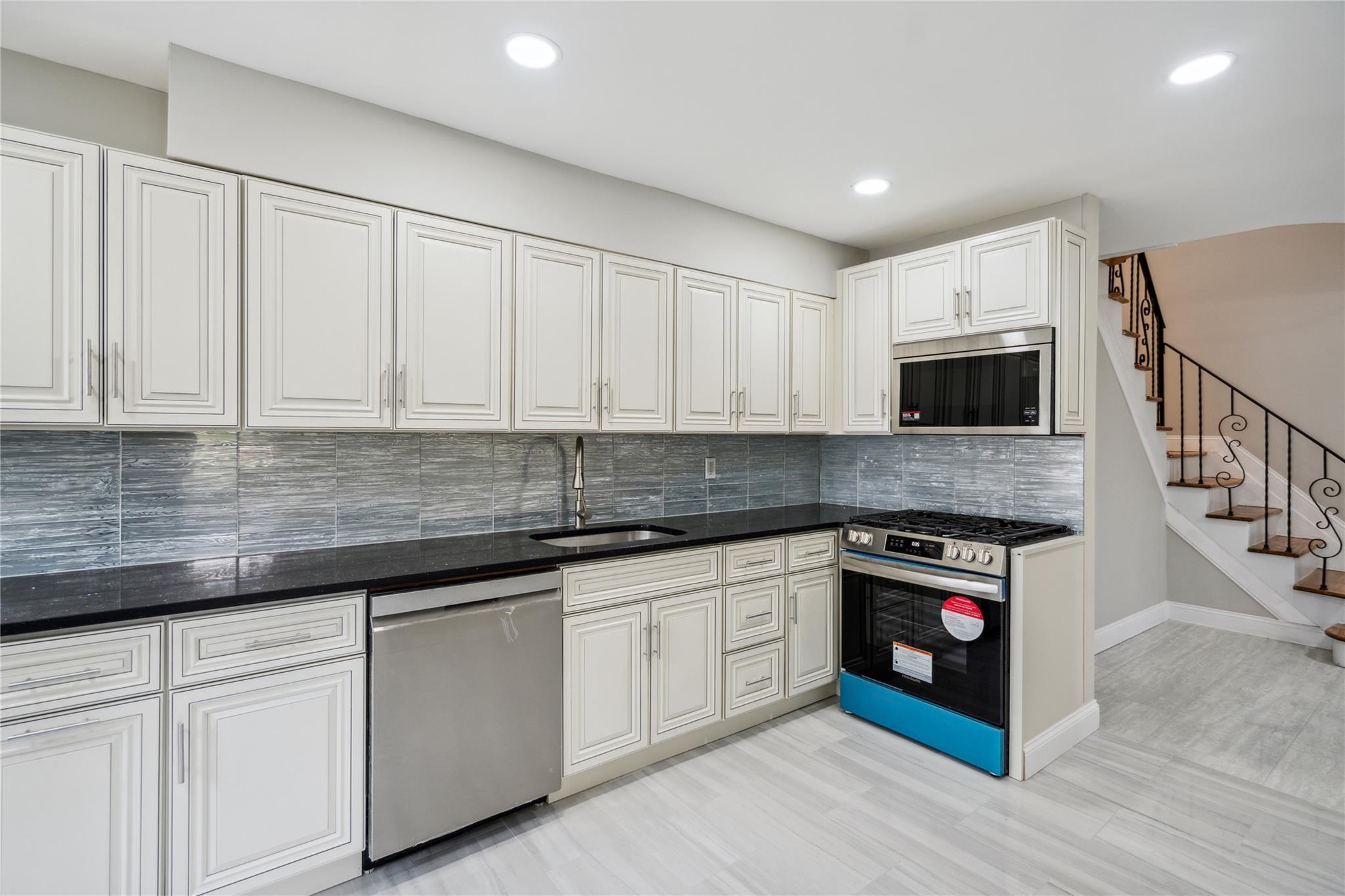 Single Family Pinewood  Suffolk County, NY 11725, MLS-852620-14
