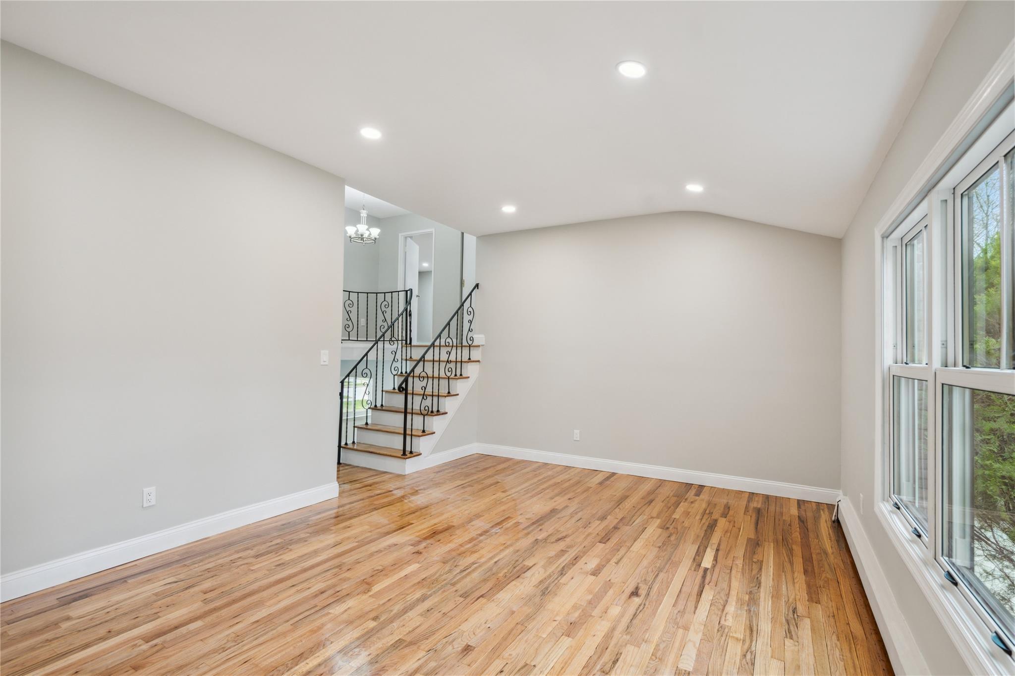 Single Family Pinewood  Suffolk County, NY 11725, MLS-852620-22