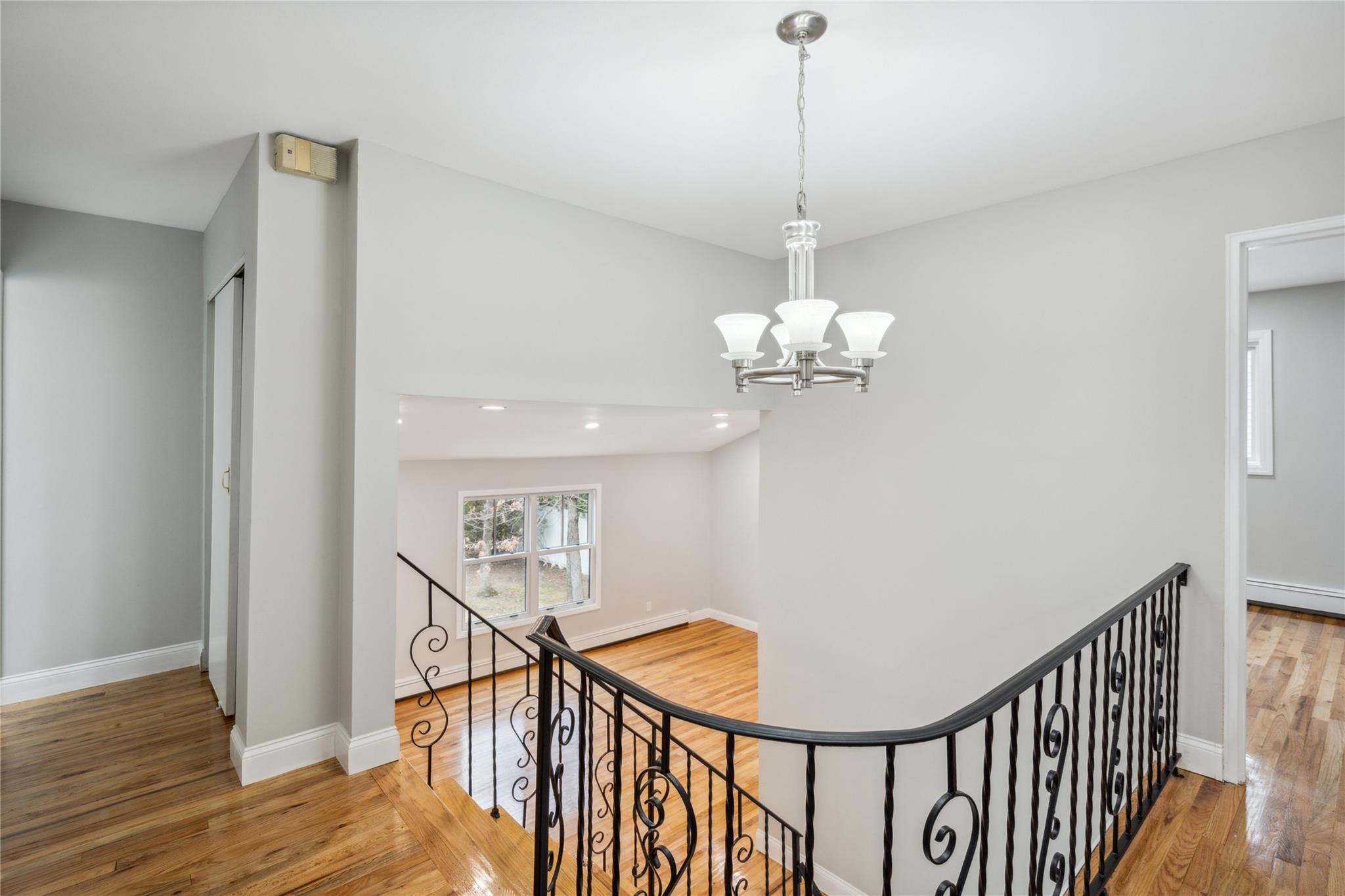 Single Family Pinewood  Suffolk County, NY 11725, MLS-852620-24