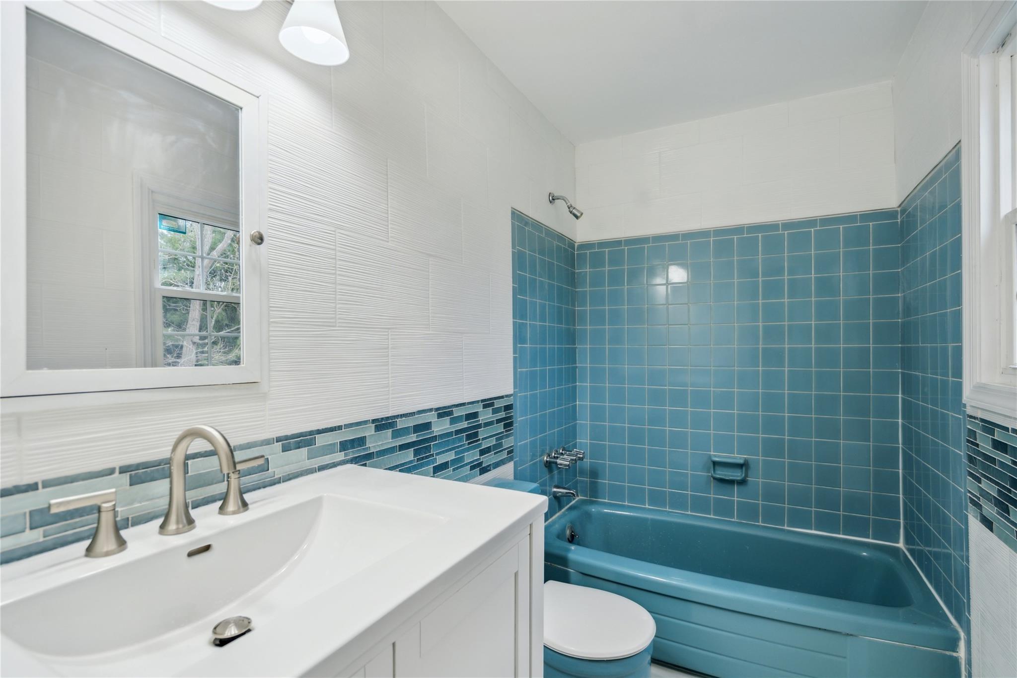 Single Family Pinewood  Suffolk County, NY 11725, MLS-852620-29