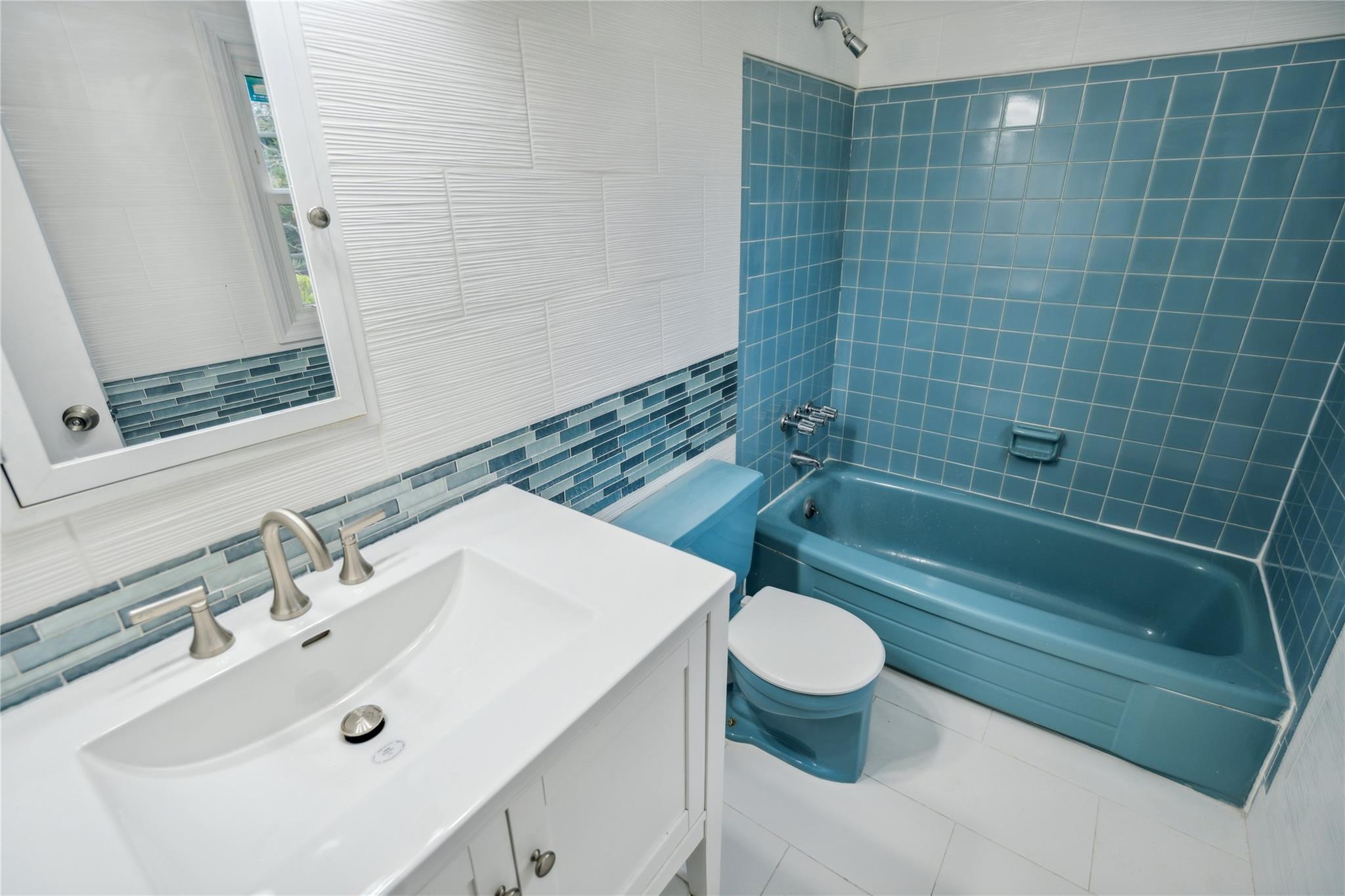 Single Family Pinewood  Suffolk County, NY 11725, MLS-852620-30