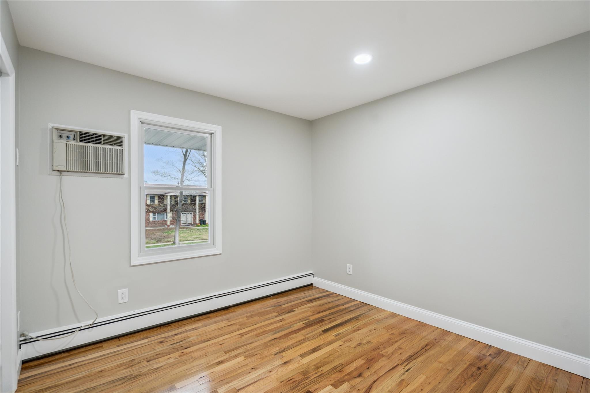 Single Family Pinewood  Suffolk County, NY 11725, MLS-852620-31
