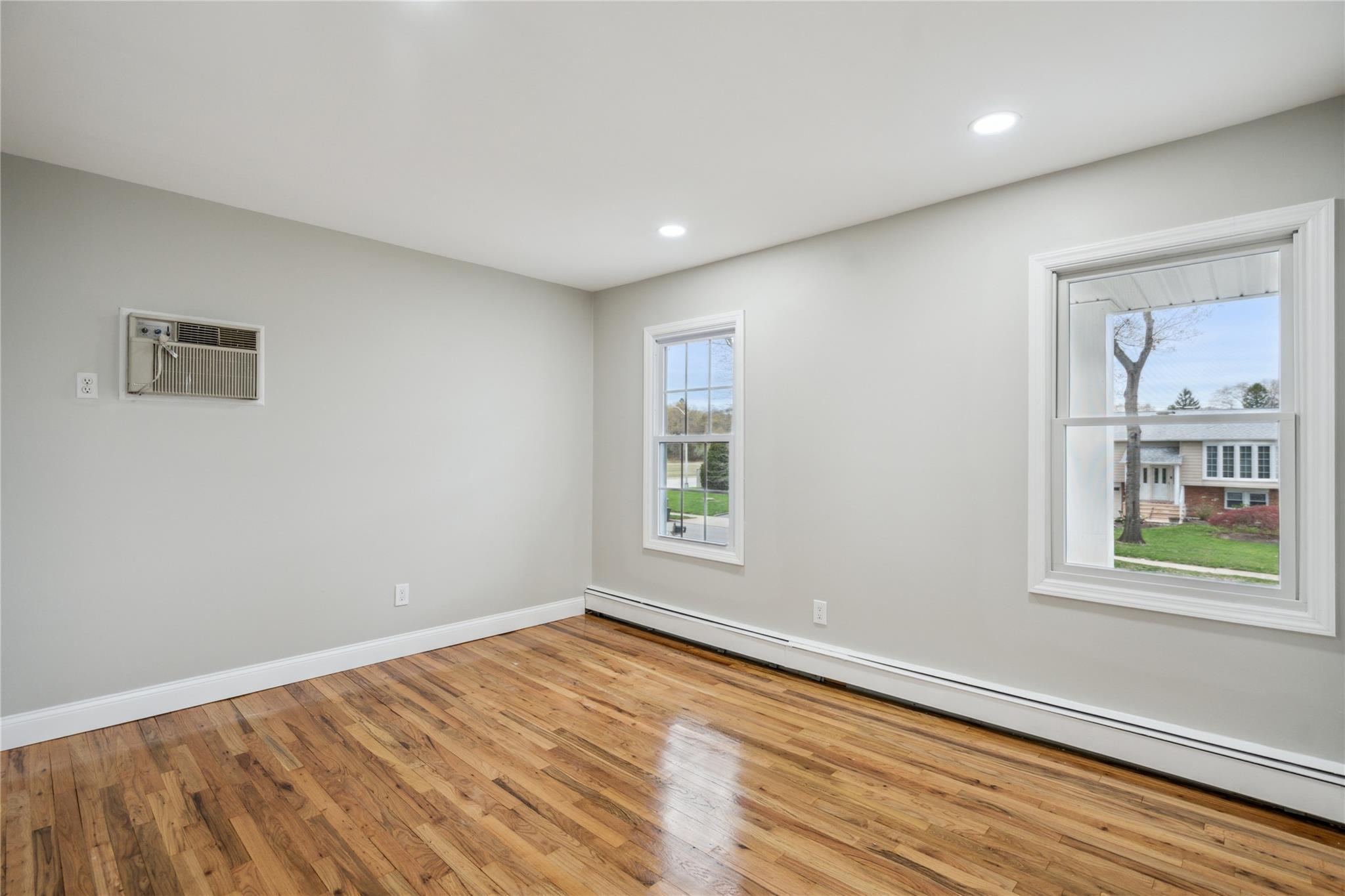 Single Family Pinewood  Suffolk County, NY 11725, MLS-852620-32