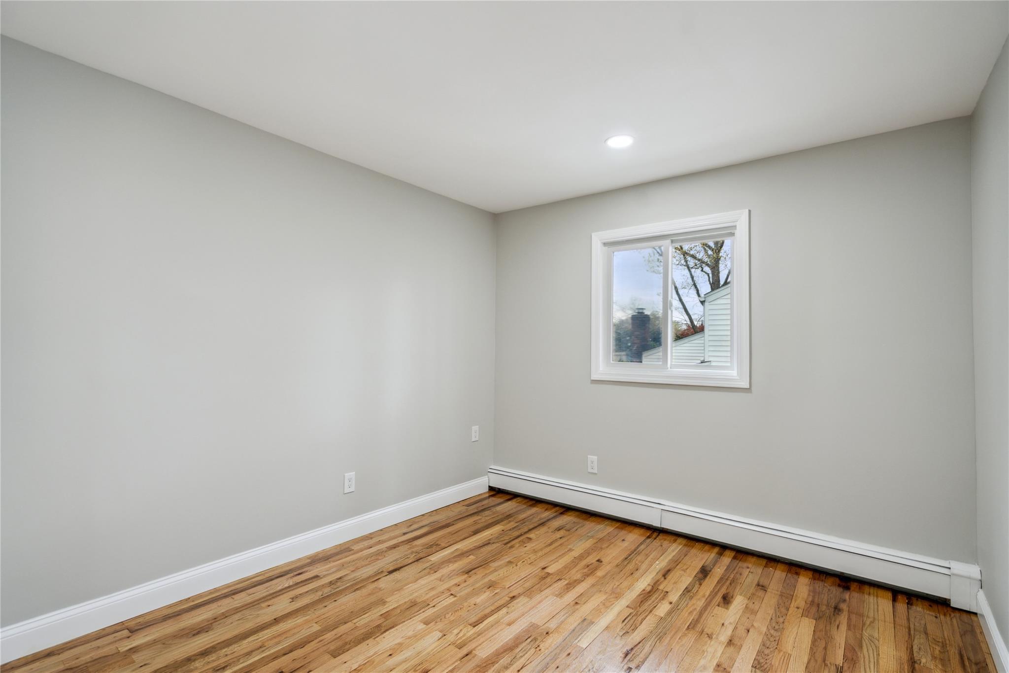 Single Family Pinewood  Suffolk County, NY 11725, MLS-852620-33