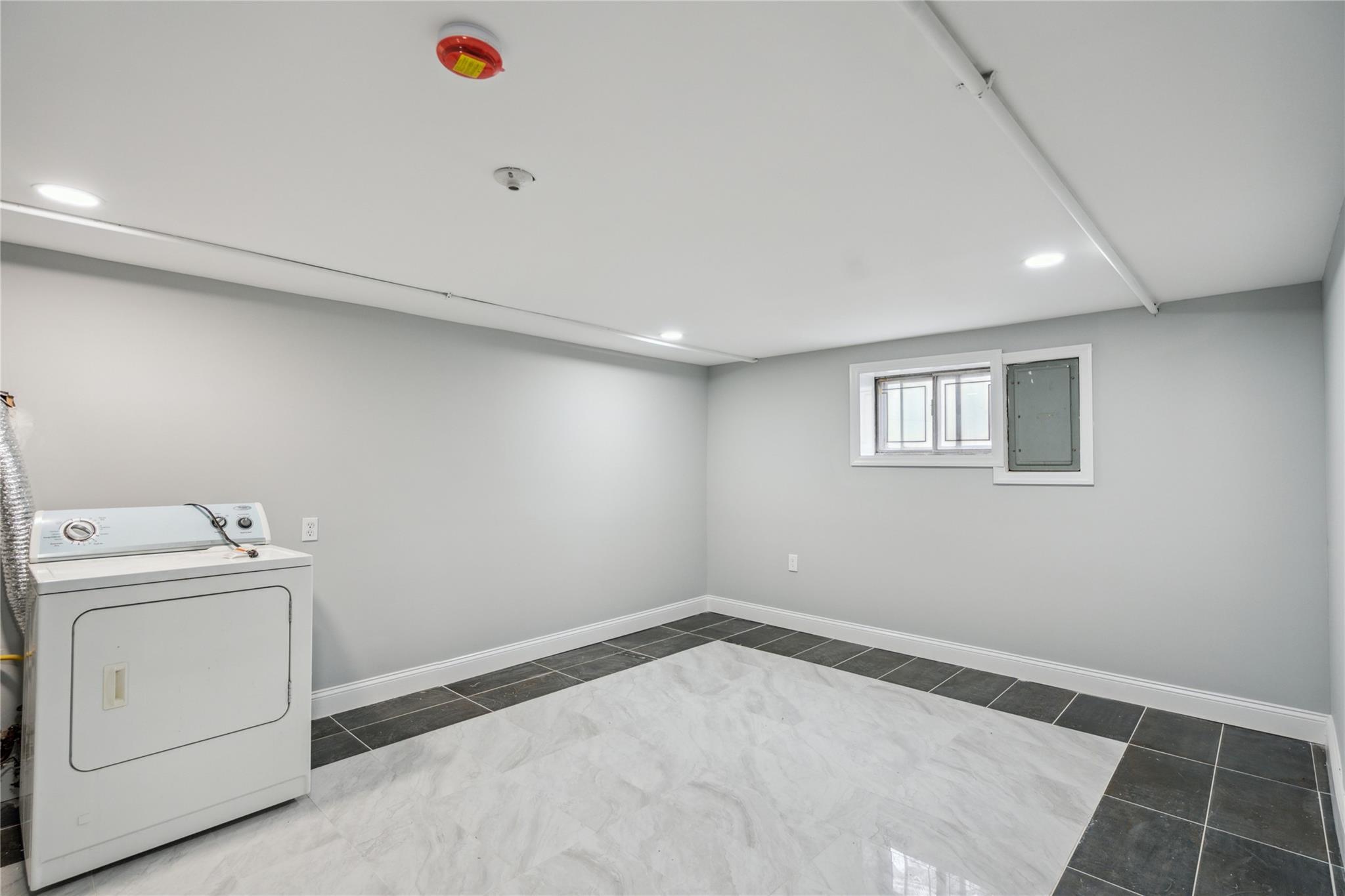 Single Family Pinewood  Suffolk County, NY 11725, MLS-852620-38