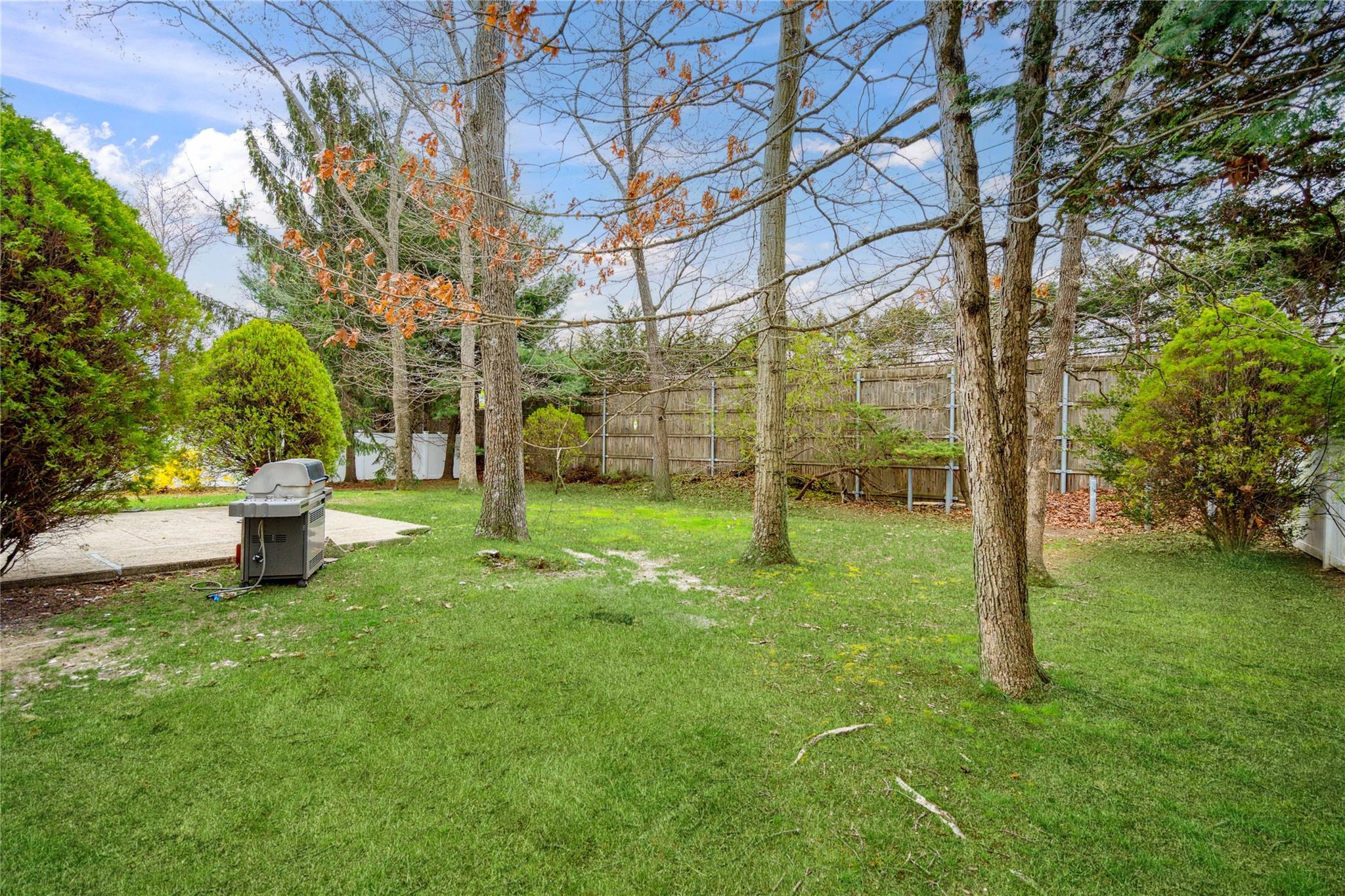 Single Family Pinewood  Suffolk County, NY 11725, MLS-852620-40