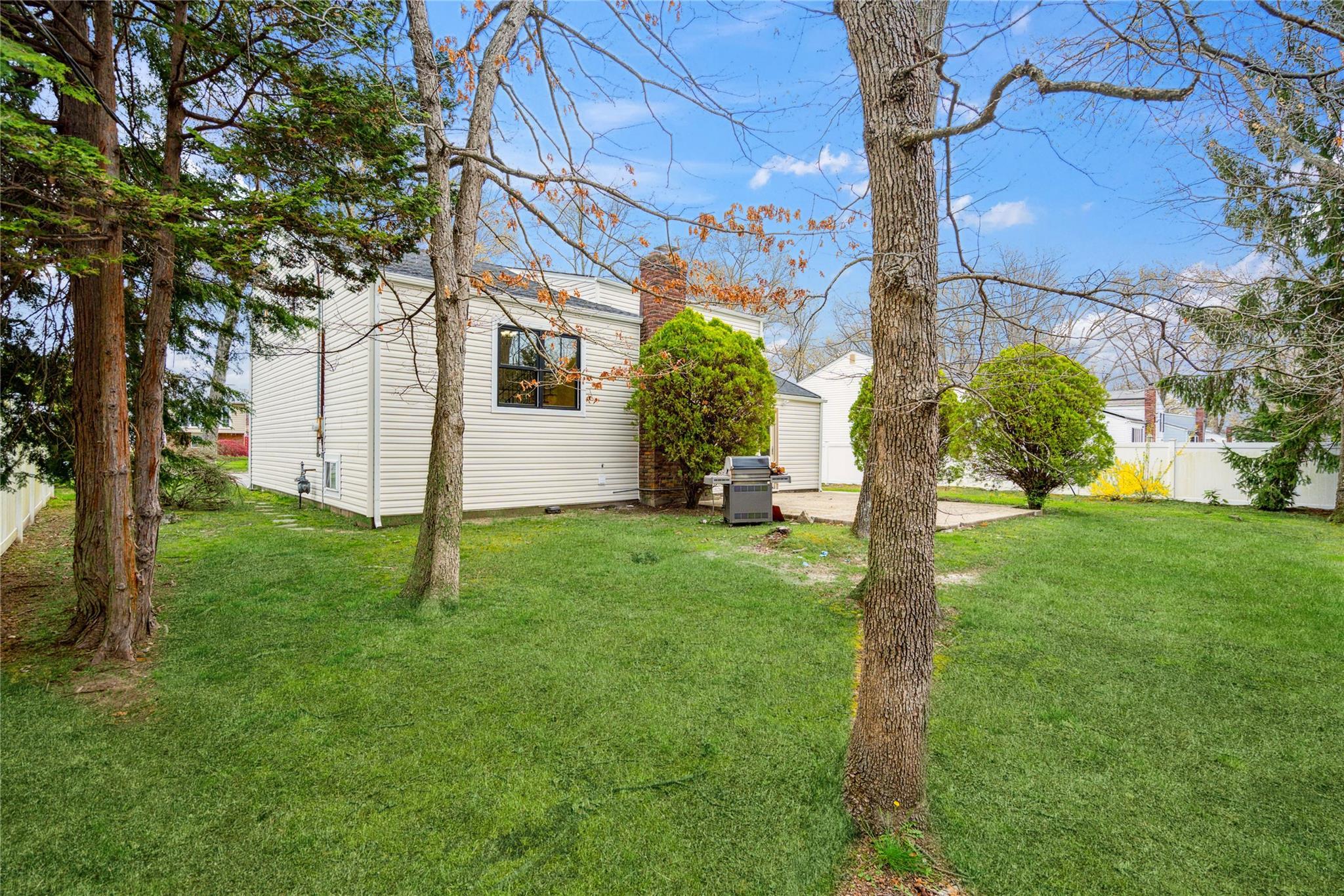 Single Family Pinewood  Suffolk County, NY 11725, MLS-852620-41
