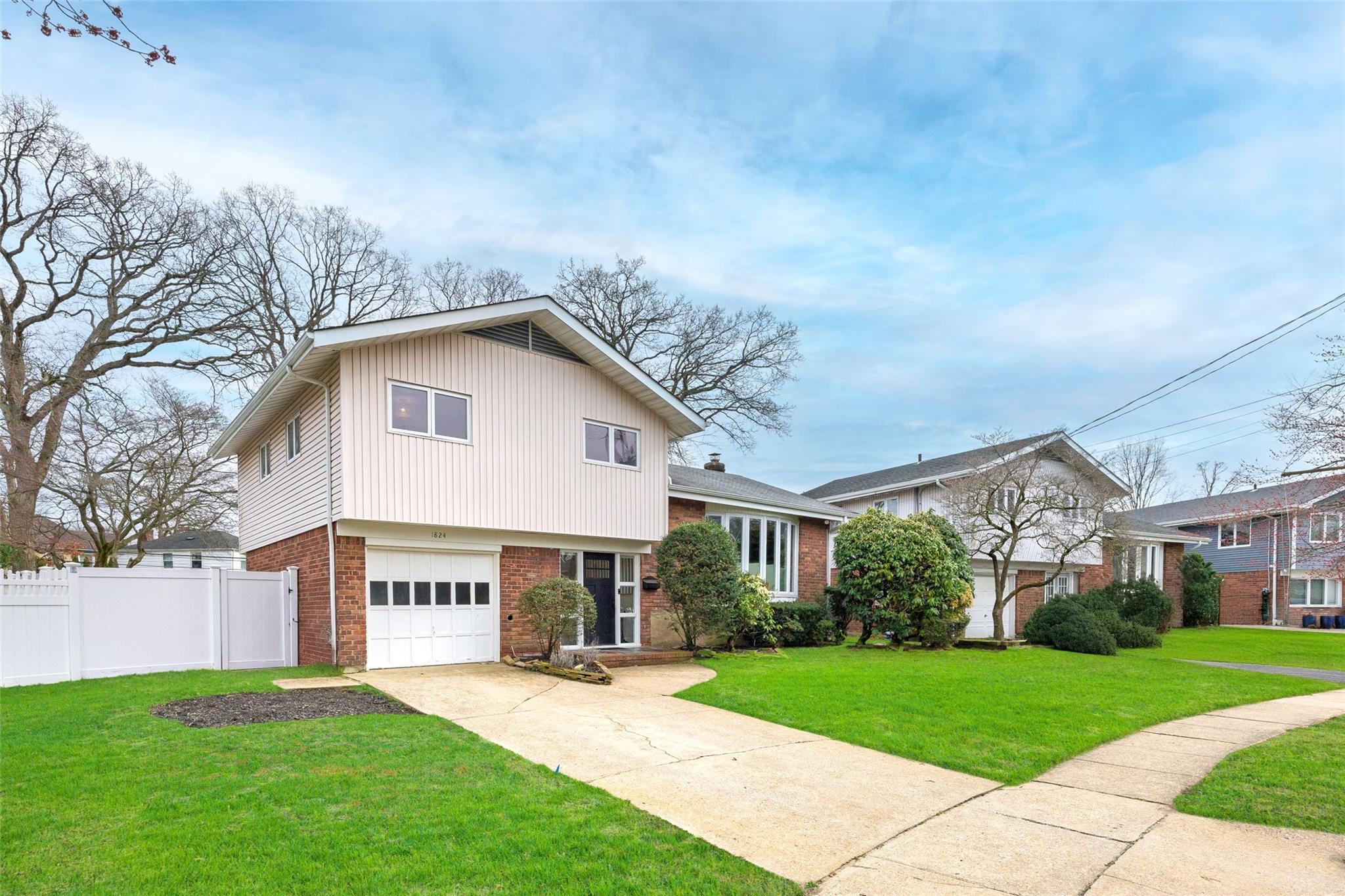 Single Family Decatur  Nassau County, NY 11710, MLS-852633-2