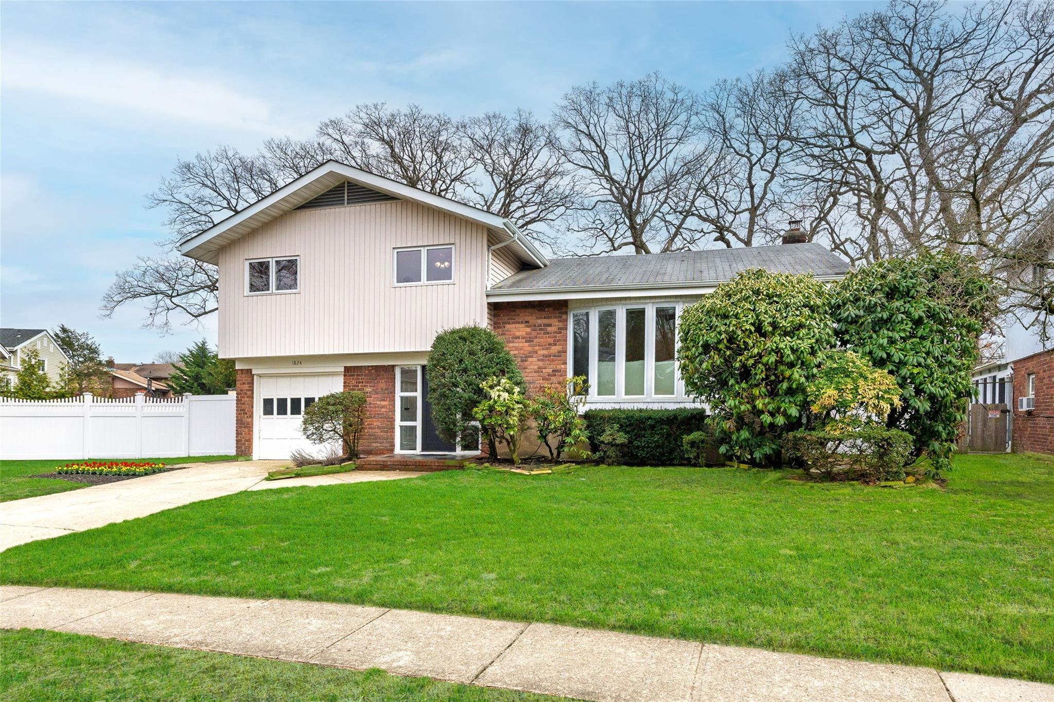 Single Family Decatur  Nassau County, NY 11710, MLS-852633-3