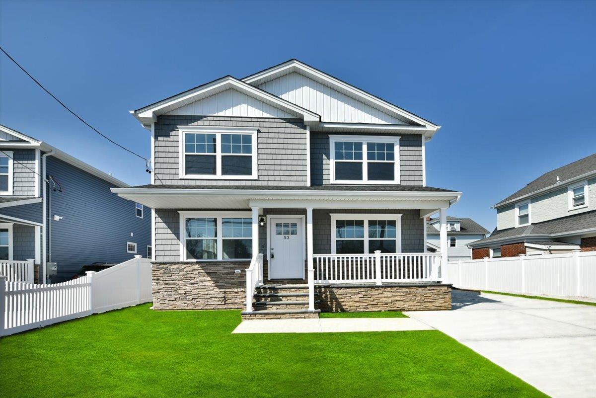 Single Family in Hempstead - Hewlett  Nassau County, NY 11550