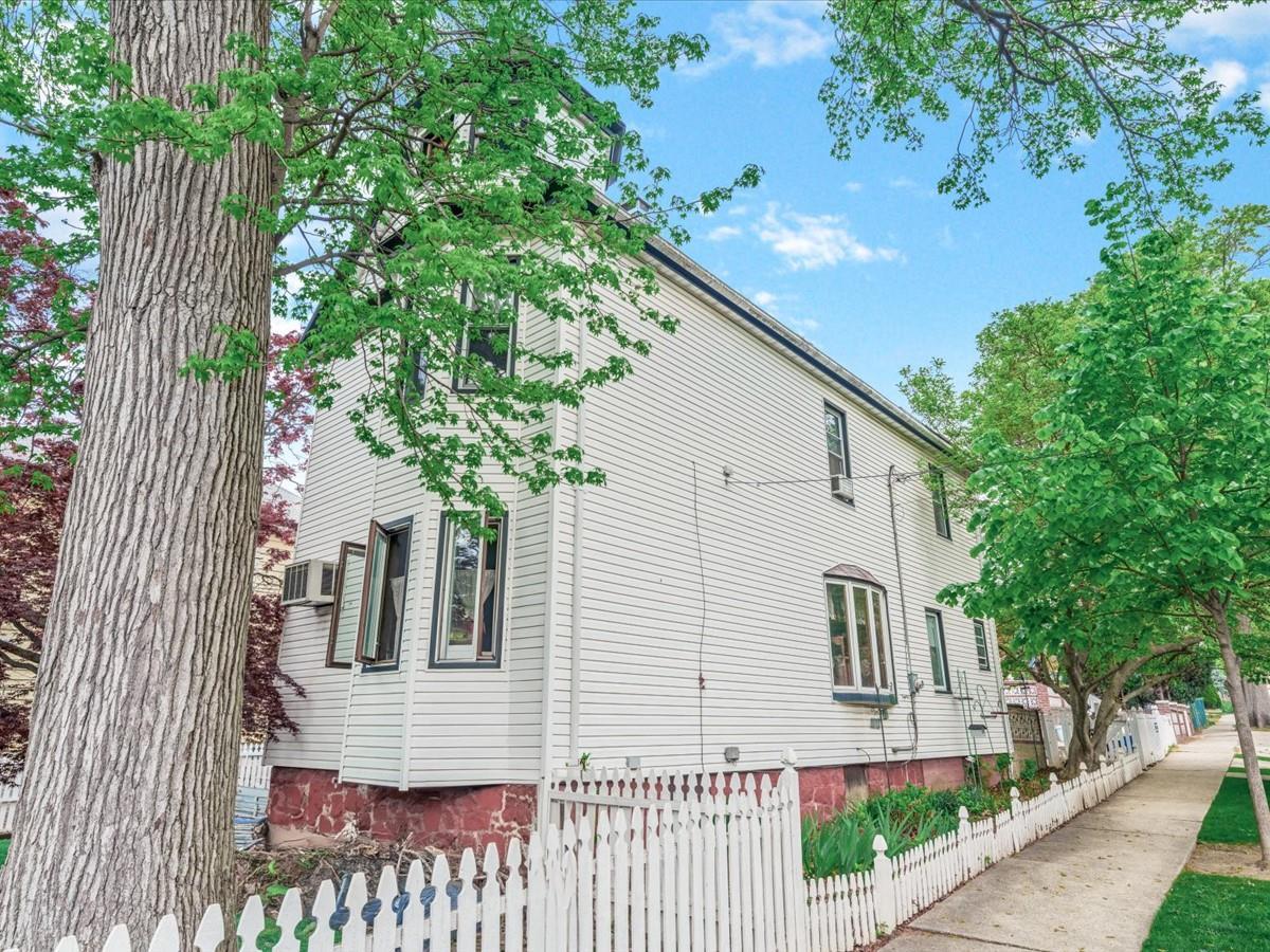 Single Family 7  Queens, NY 11356, MLS-852653-5
