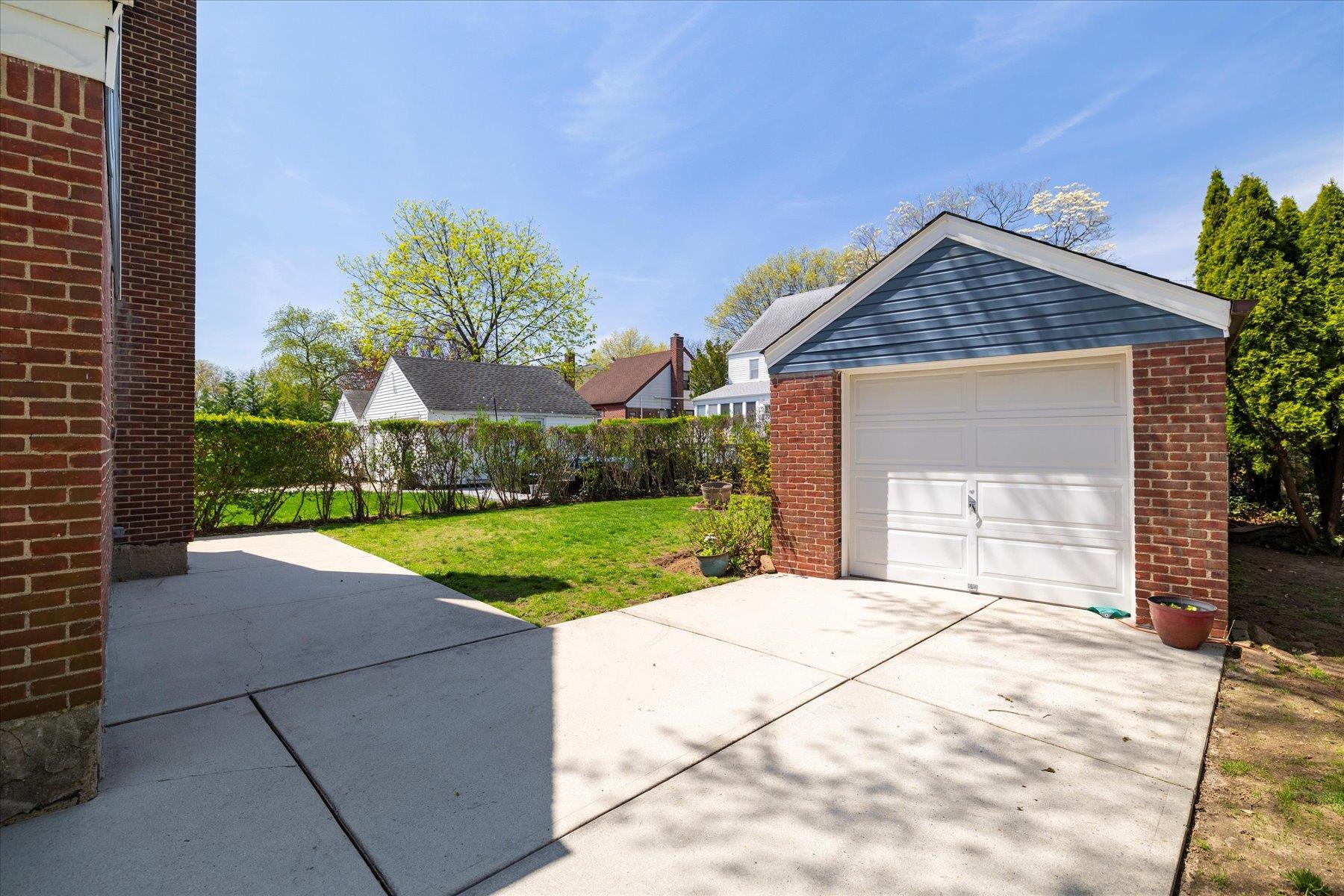 Single Family Poplar  Nassau County, NY 11001, MLS-852681-23
