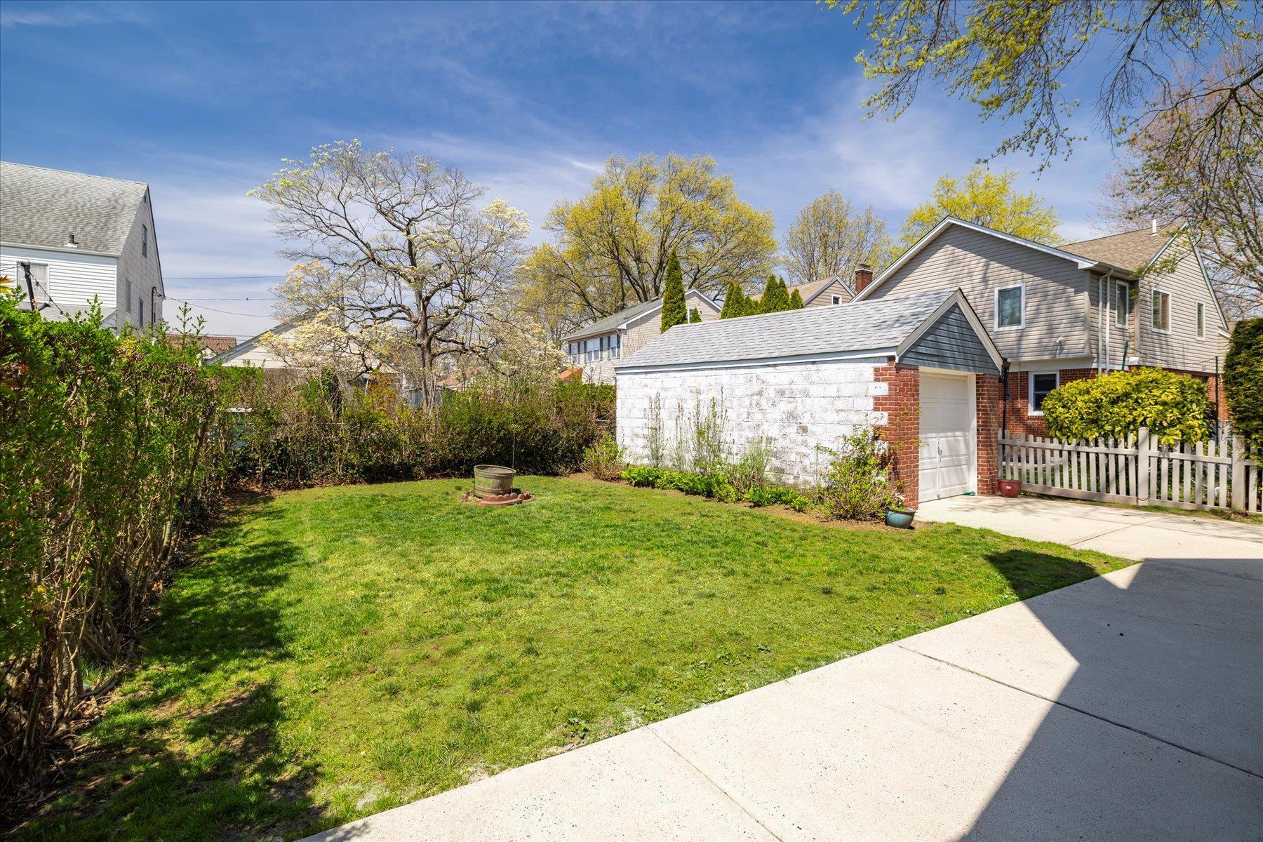 Single Family Poplar  Nassau County, NY 11001, MLS-852681-24