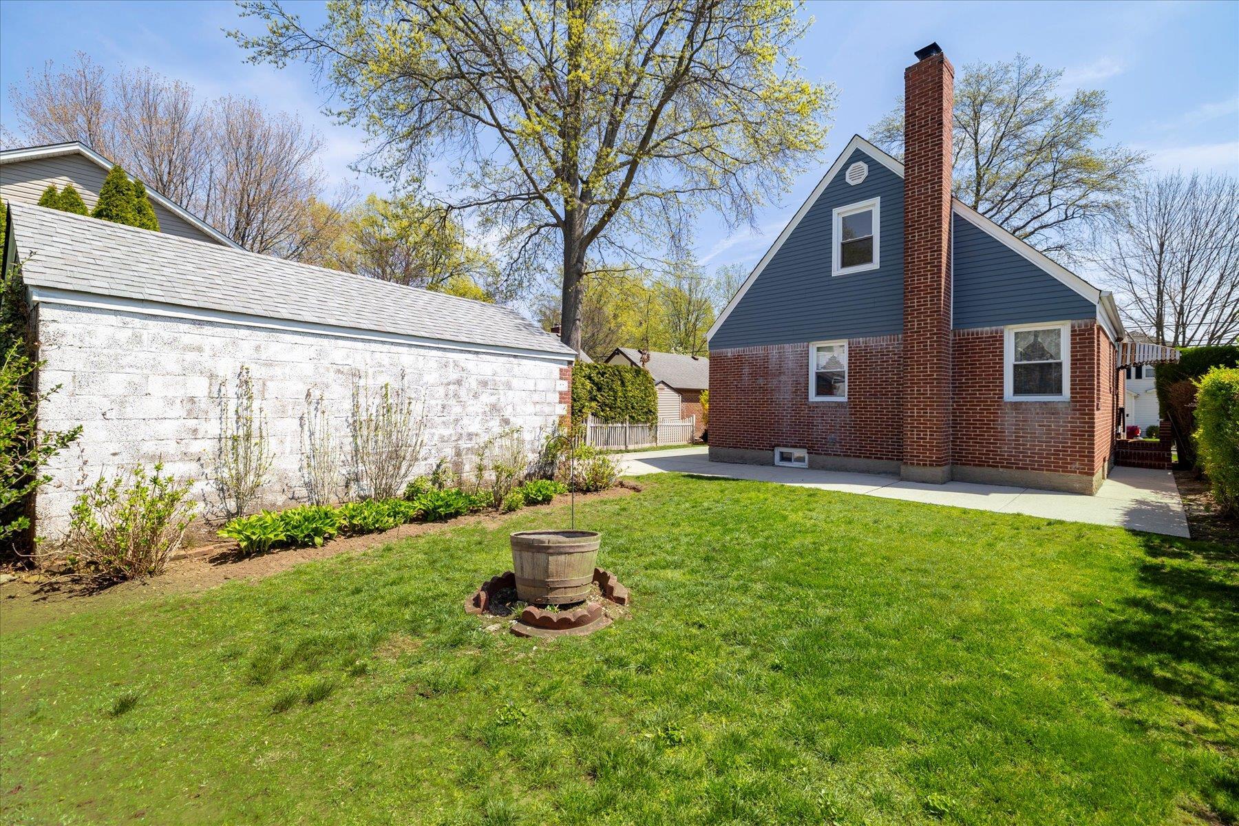 Single Family Poplar  Nassau County, NY 11001, MLS-852681-25