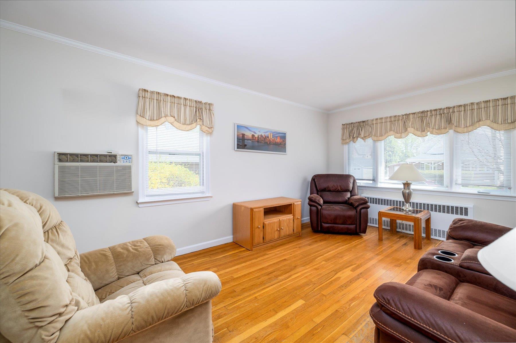 Single Family Poplar  Nassau County, NY 11001, MLS-852681-6